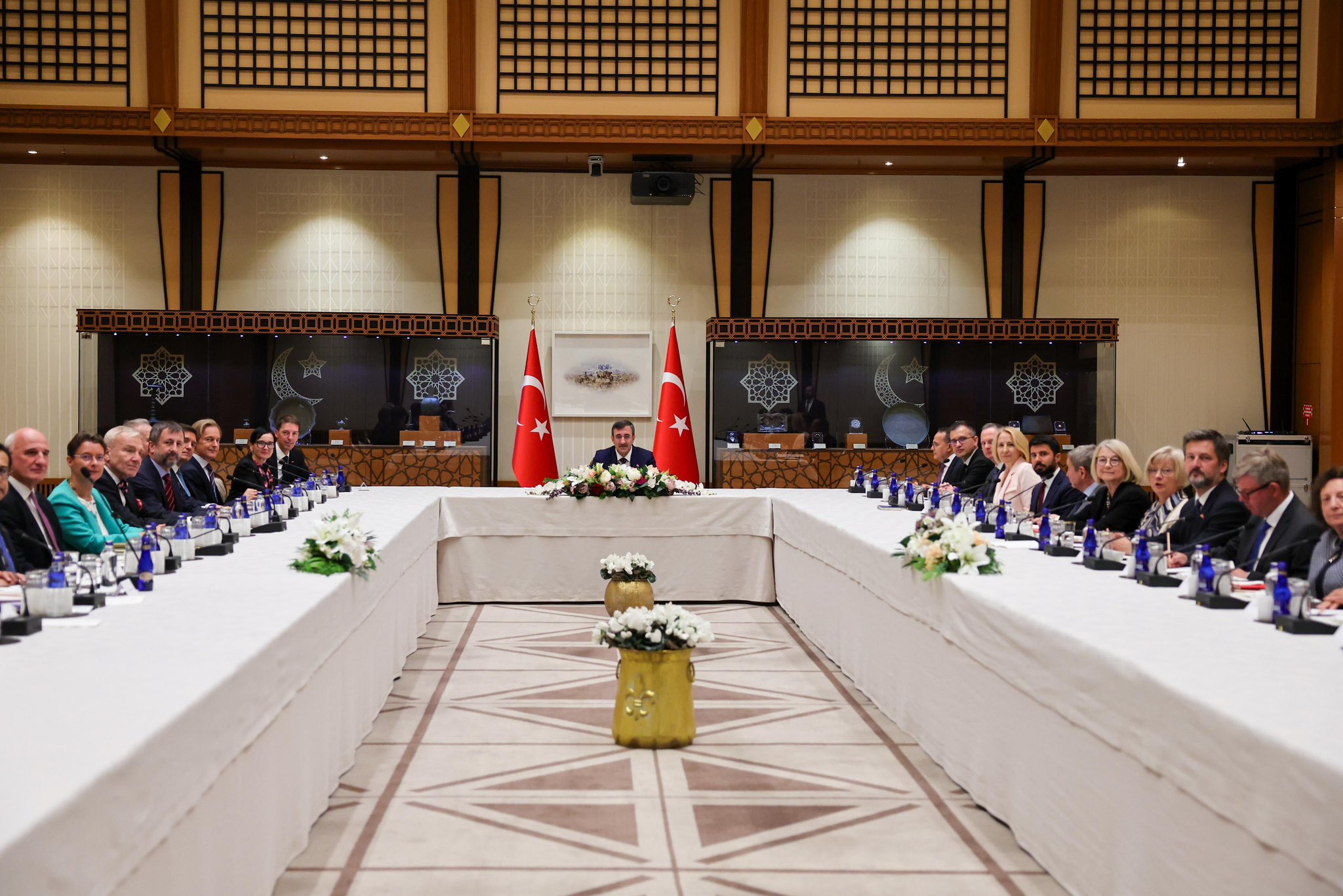 Cevdet Yılmaz, AB Büyükelçileriyle Cumhurbaşkanlığı Külliyesi’nde Buluştu