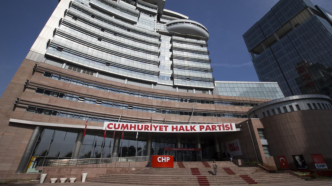 CHP İstanbul İl Başkanı Özgür Çelik ve Yönetimi Görevden Alındı