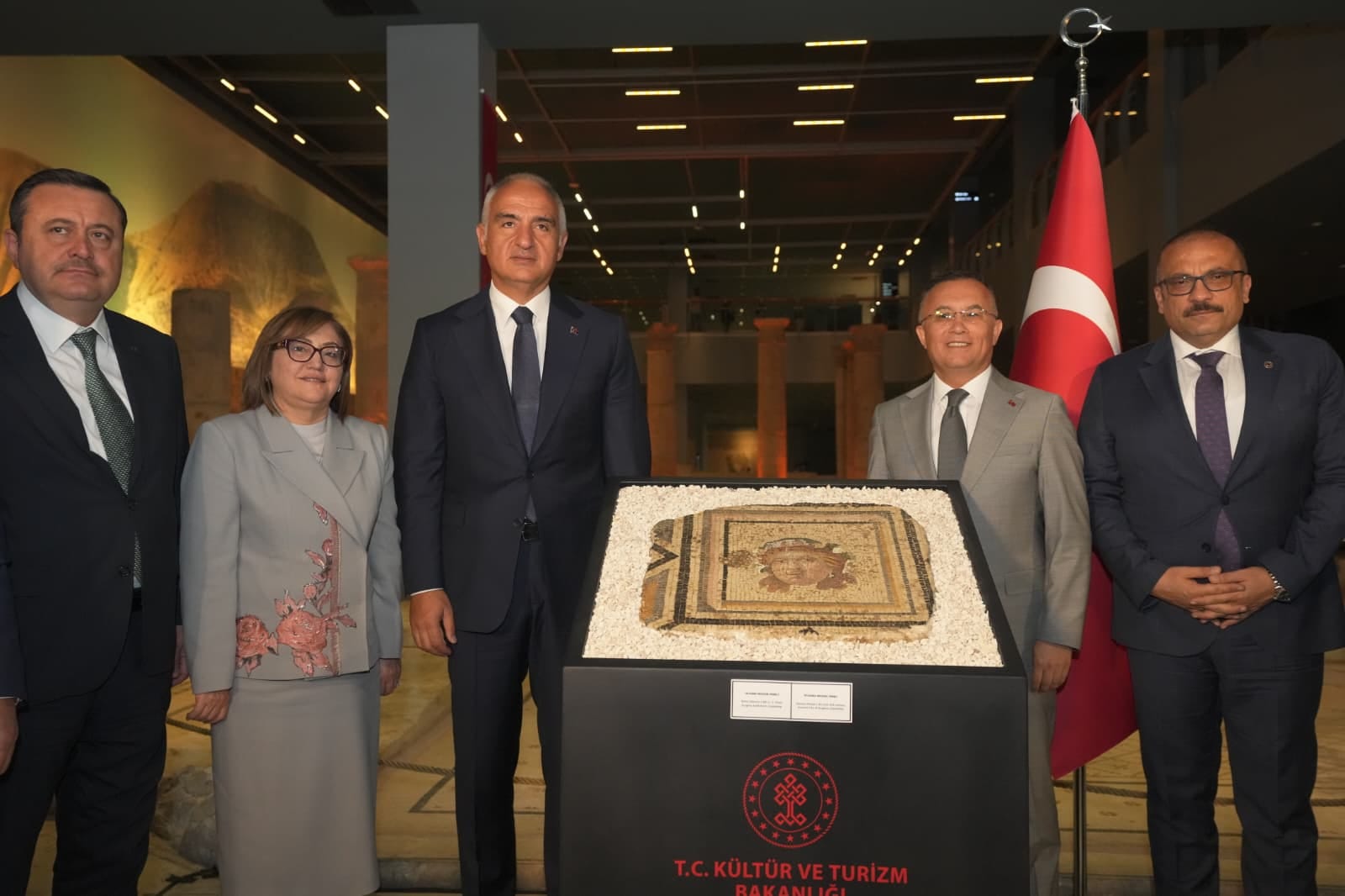Çingene Kızı Mozaiği’nin 13’üncü Paneli Türkiye’ye Döndü