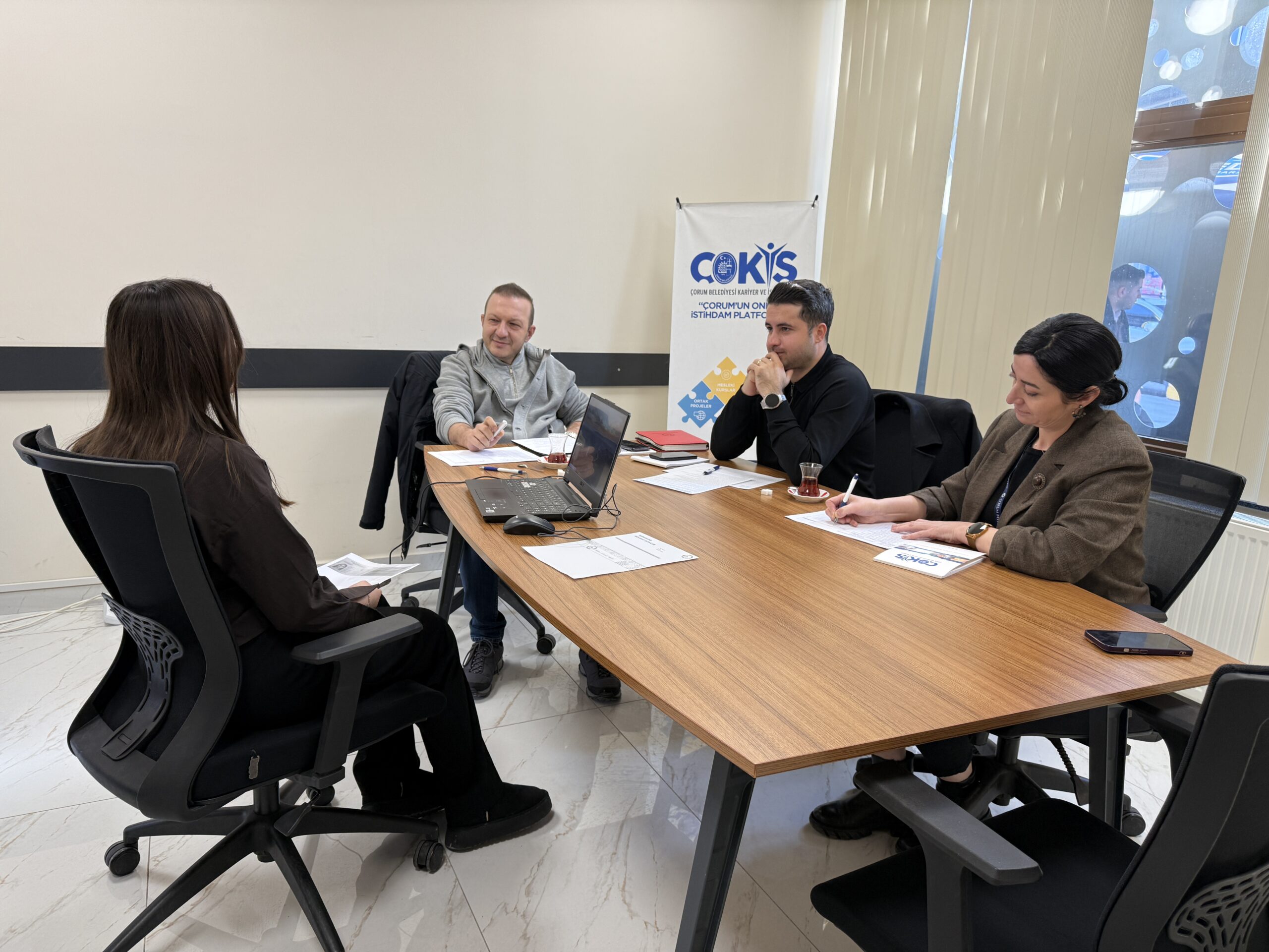 ÇOKİŞ’te Mülakat Heyecanı: Eczane Personeli Adayları Yarışıyor