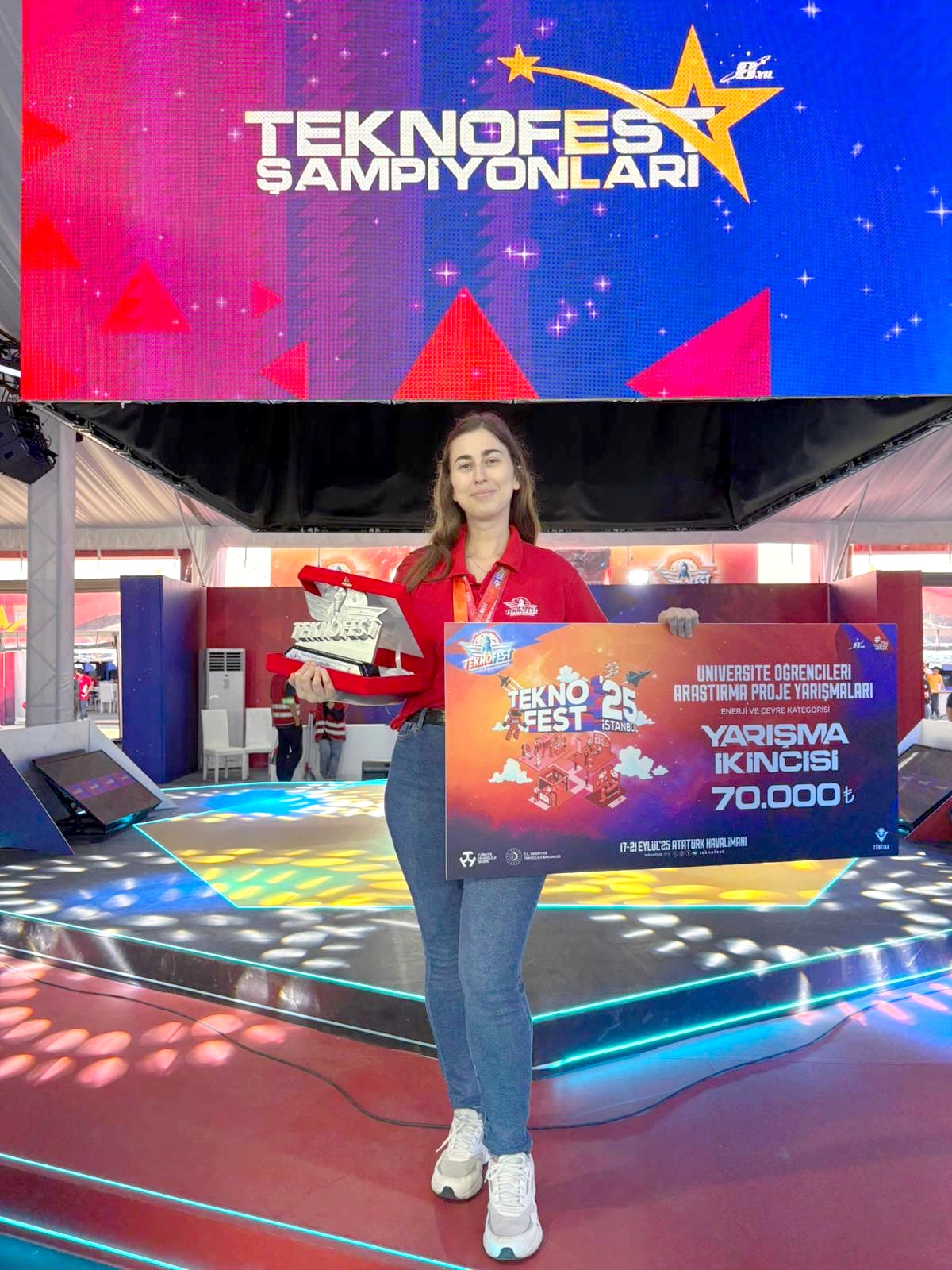 ÇOMÜ EcoSorb Takımı, 2025 TÜBİTAK Üniversite Öğrencileri Araştırma Proje Yarışmalarında İkincilik!