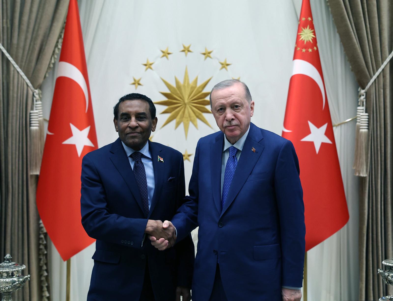 Cumhurbaşkanı Erdoğan, Sudan Başbakanı Kamil İdris’i Kabul Etti