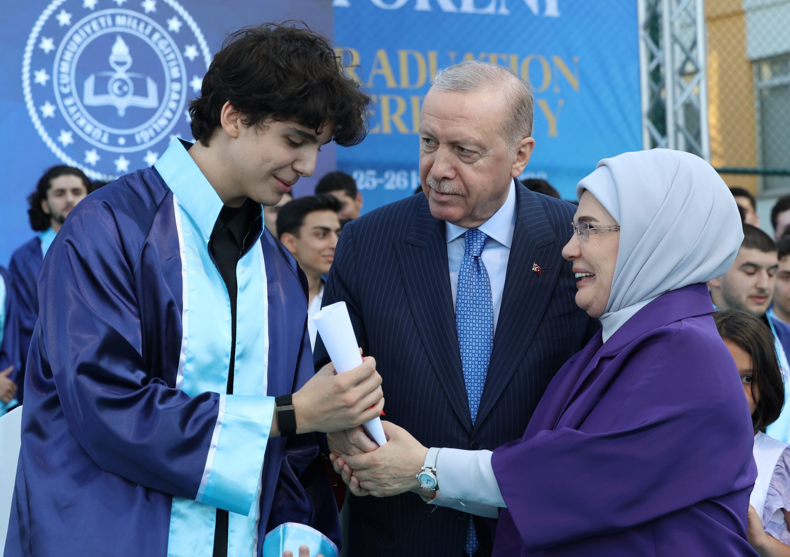 Cumhurbaşkanı Erdoğan Ve Eşi Emine Erdoğan Torunlarının Mezuniyet Törenine Katıldı