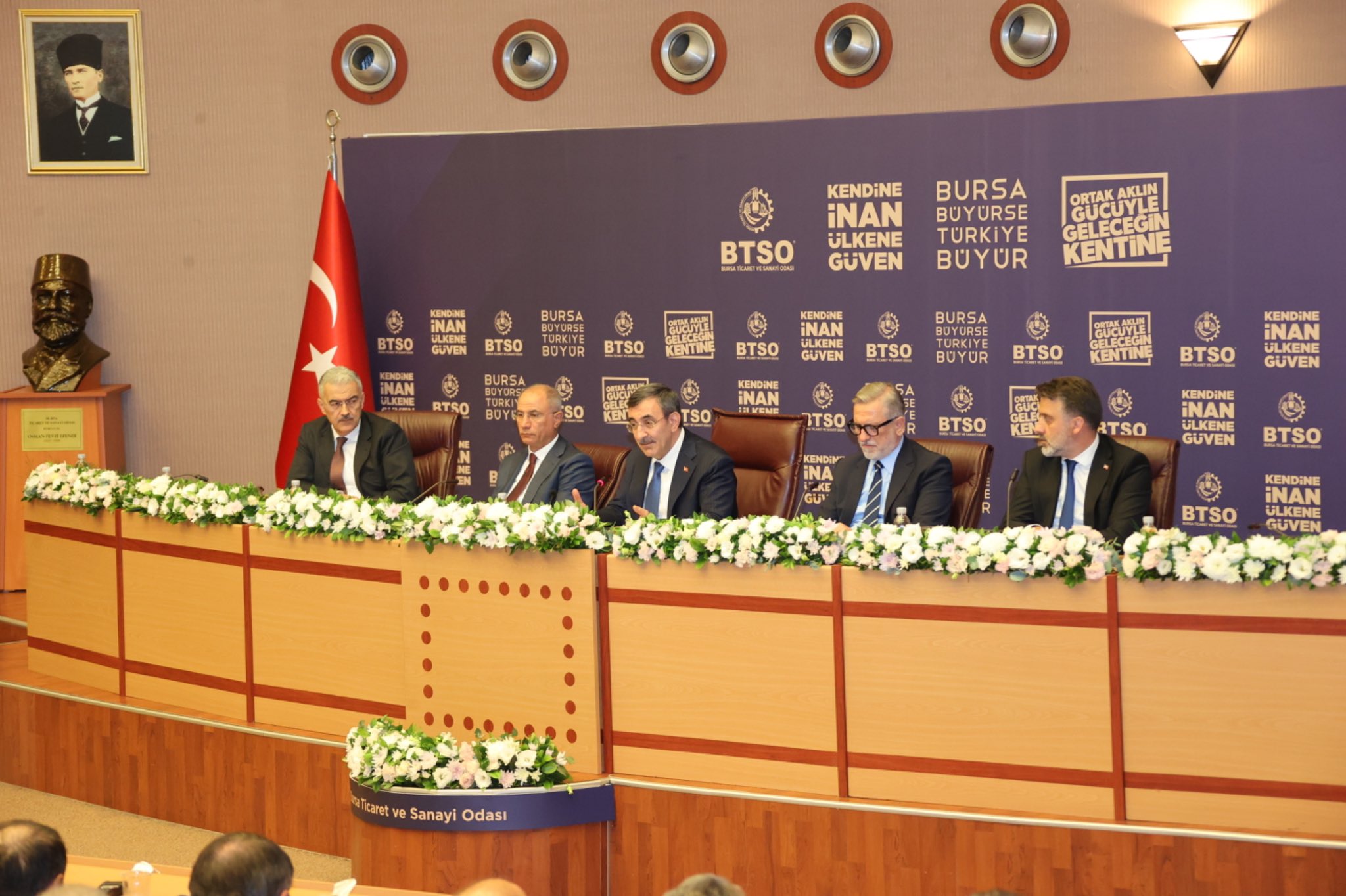 Cumhurbaşkanı Yardımcısı Cevdet Yılmaz Bursa İş Dünyası İle Buluştu