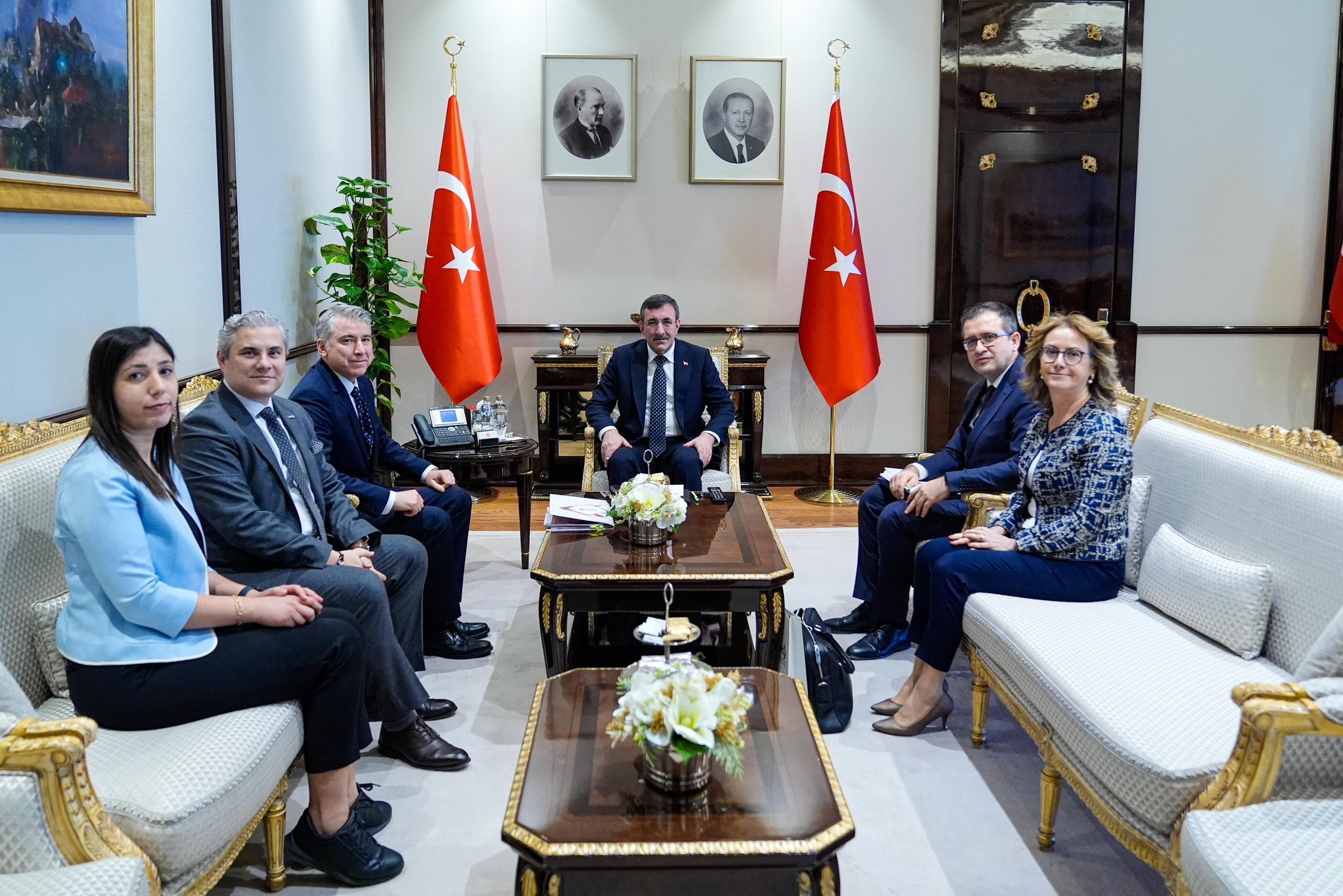 Cumhurbaşkanı Yardımcısı Yılmaz, YASED Heyetini Kabul Etti