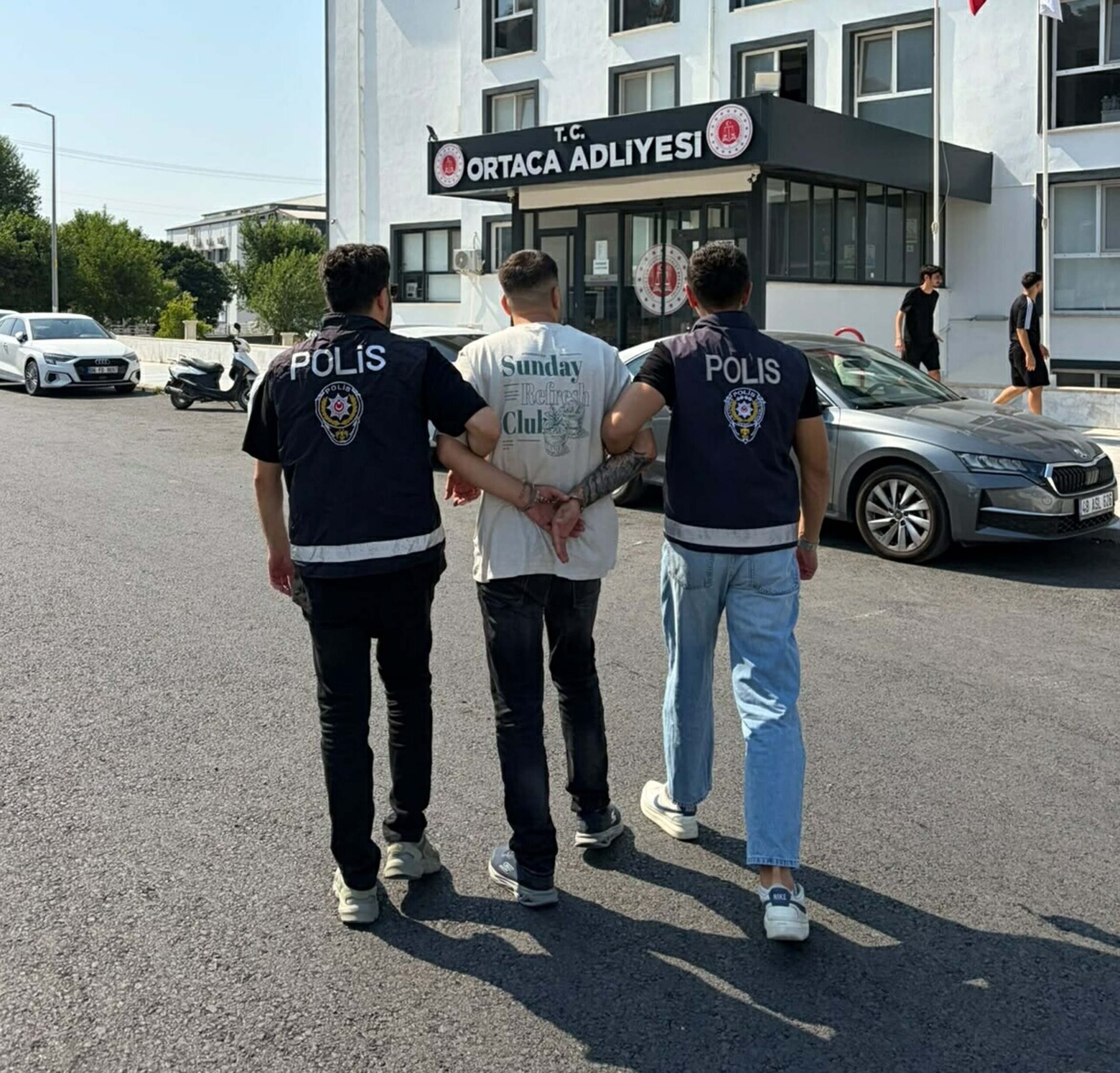 Dalaman Havalimanı’nda Firari Hükümlü Yakalandı: 22 Yıl Hapis Cezası Bulunuyordu