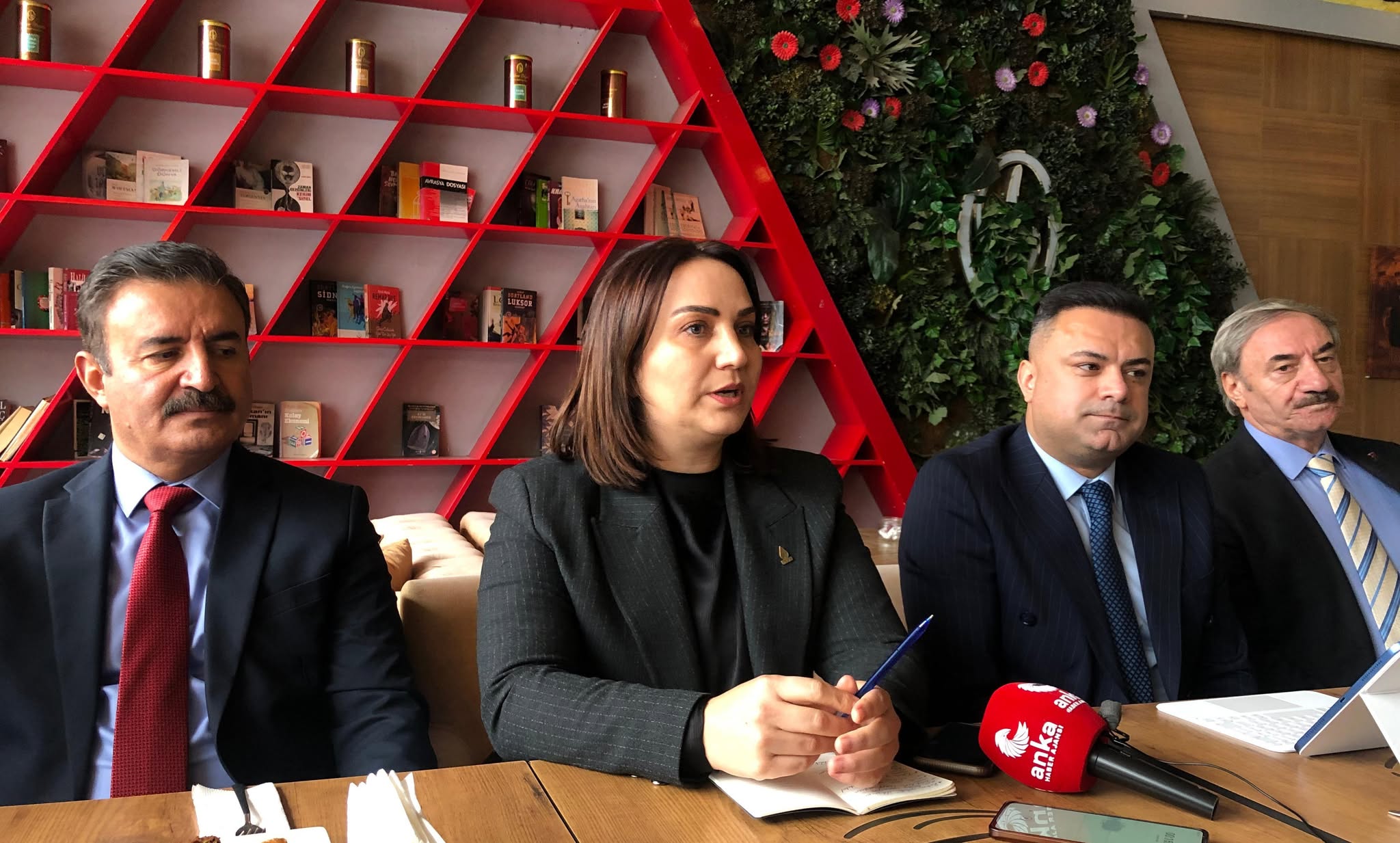 DEVA Partisi Genel Başkan Yardımcısı Zeynep Sudan’dan Kars’ta basın toplantısı düzenledi