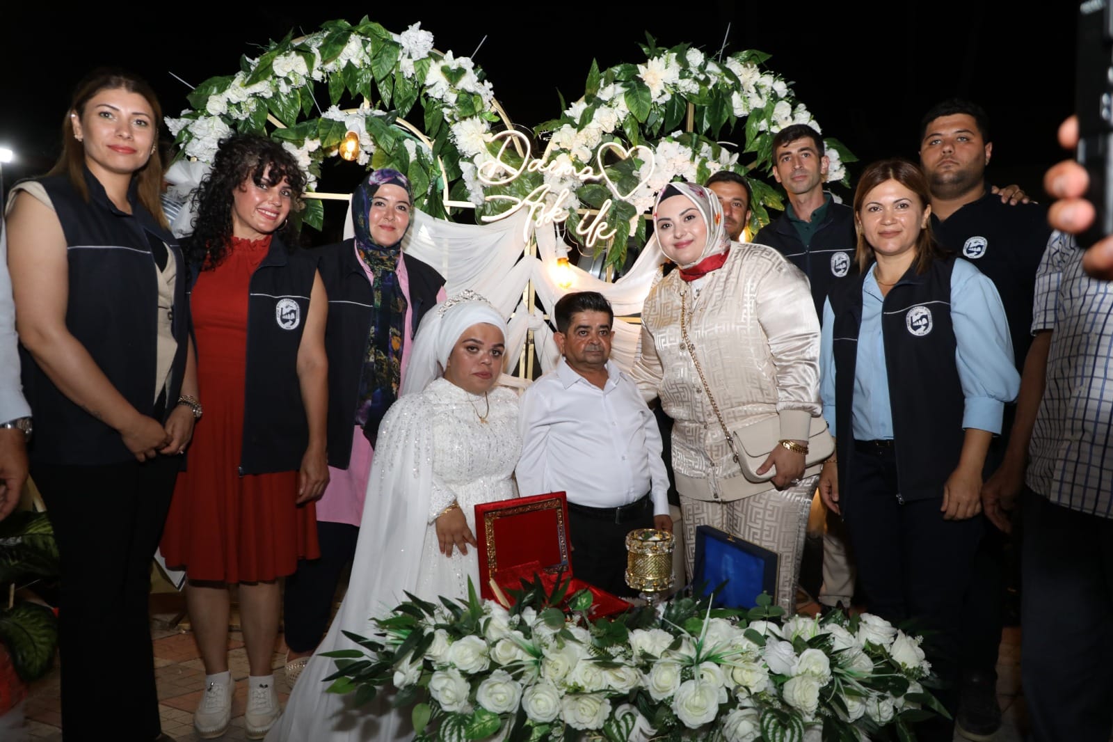 Dezavantajlı çifti yalnız bırakmadılar