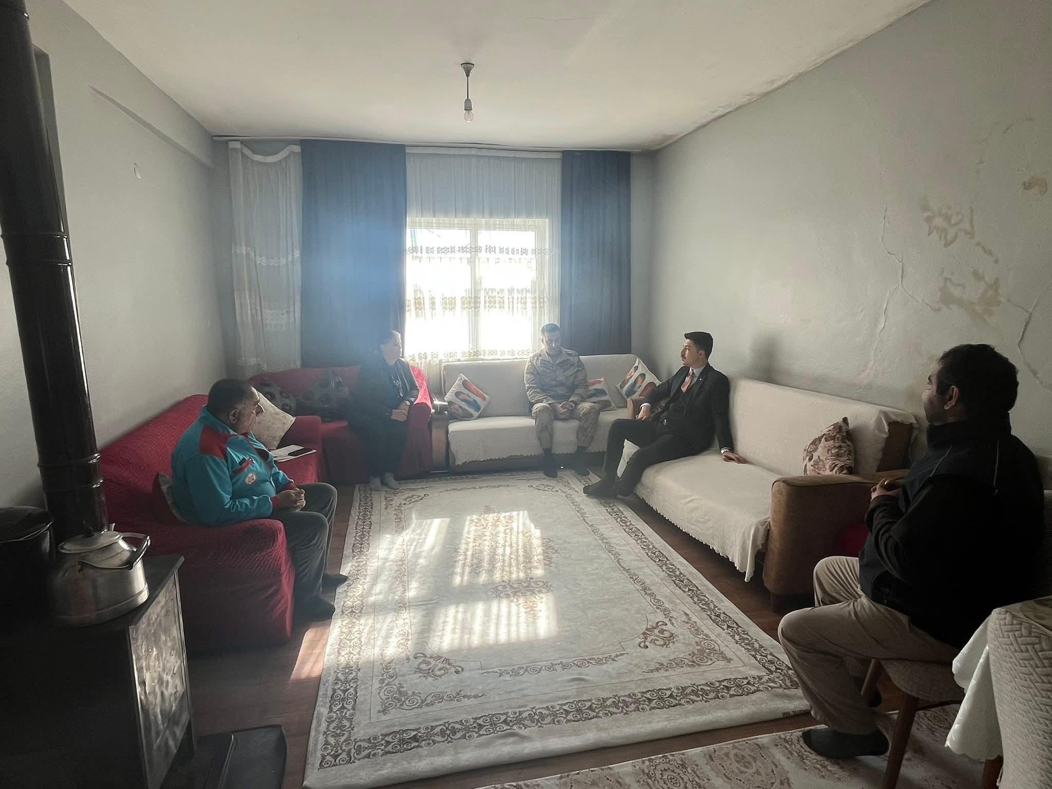 Digor Kaymakamı Kahraman Dağpınar’da Hane Ziyaretlerine devam ediyor