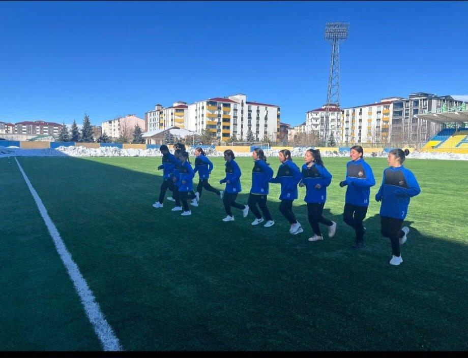 Digor Türk Telekom YİBO Yıldız Kızlar Futbol Takımı Türkiye Yarı Finallerine Yükseldi