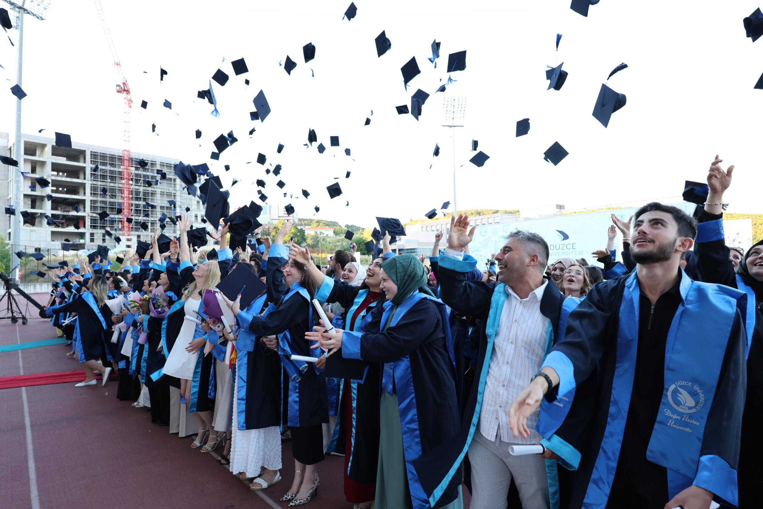 Düzce Üniversitesi’nde Meslek Yüksekokulları Mezuniyet Coşkusu