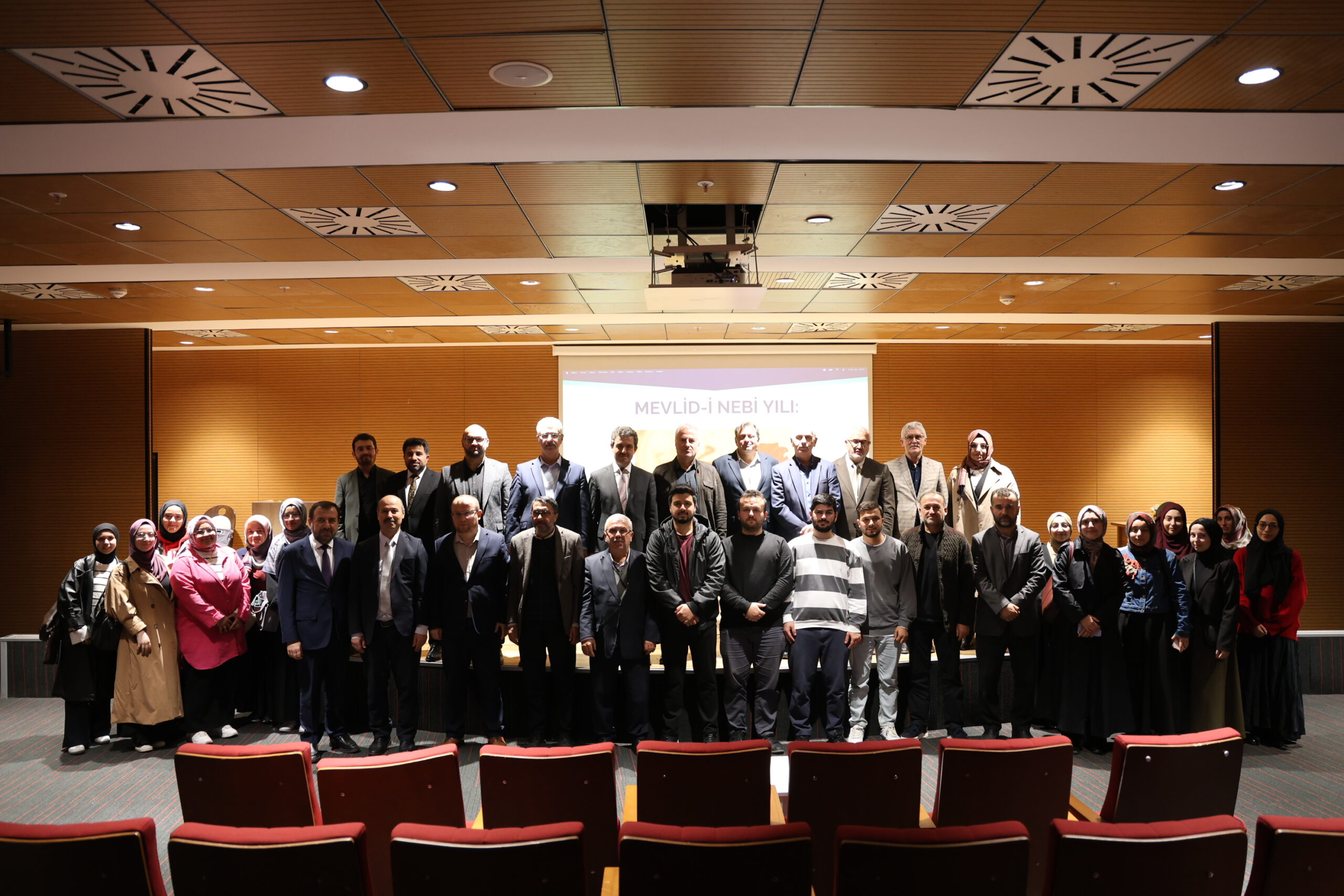 Düzce Üniversitesi’nde “Mevlid-i Nebi Yılı: Bir Değer Olarak Merhamet” Paneli Düzenlendi