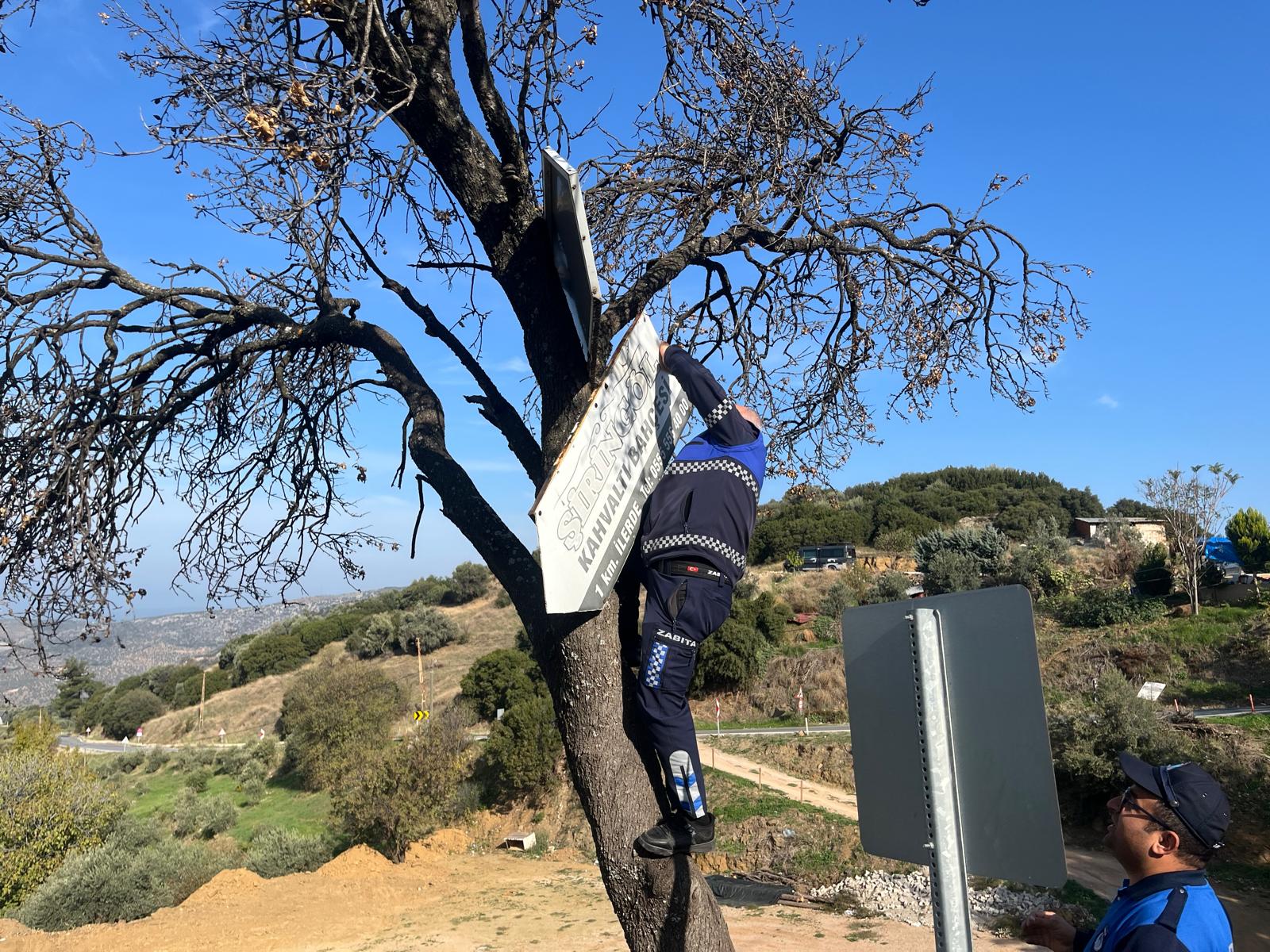 Efes Selçuk’ta Görüntü Kirliliği Yaratan Tabelalar Kaldırılıyor
