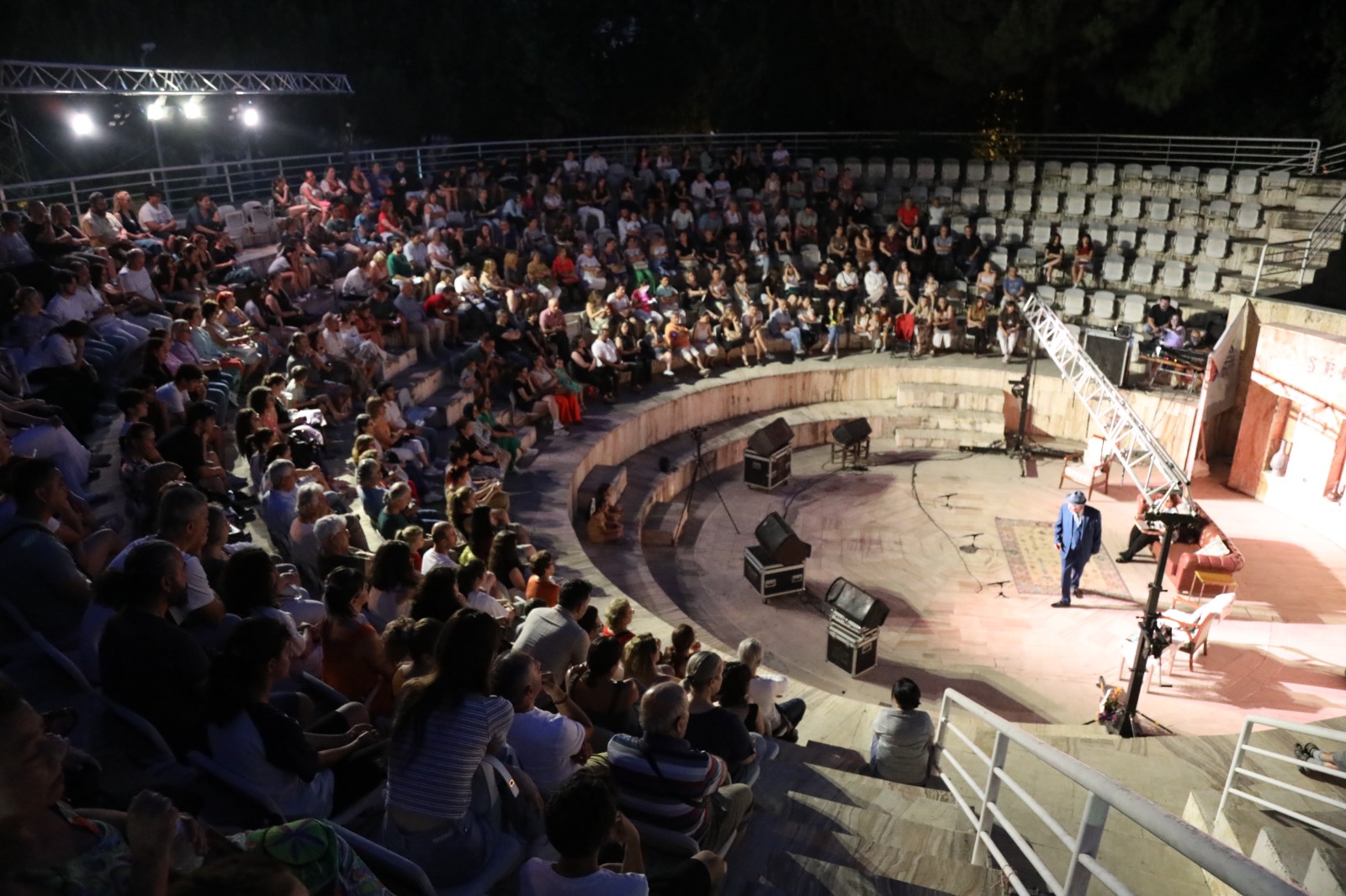 Efes Selçuk’ta Sanat ve Dayanışma Aynı Sahneyi Paylaştı