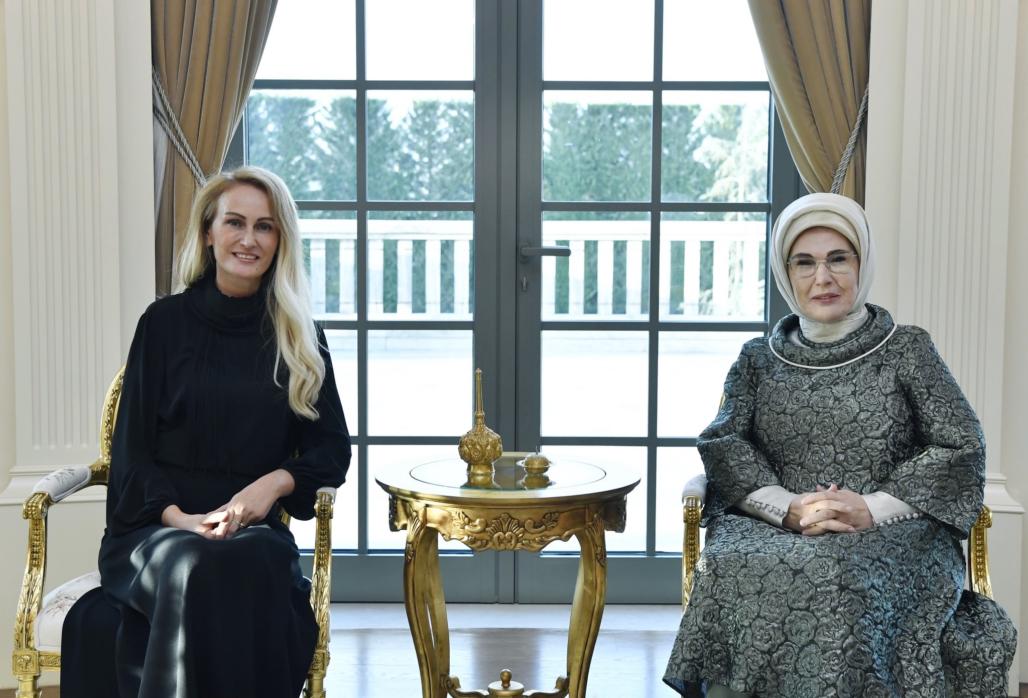 Emine Erdoğan, KKTC Cumhurbaşkanı’nın Eşi Nilden Bektaş Erhürman ile Bir Araya Geldi