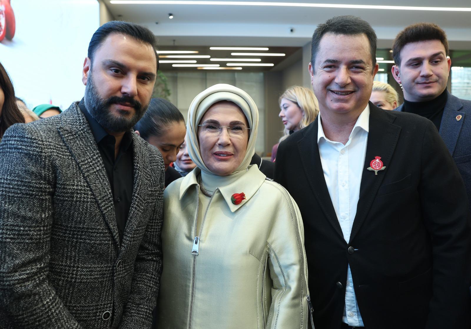 Emine Erdoğan, TOGEM-DER’in ‘Artsın Eksilmesin Dönüşüm Pazarı’nın Açılışını Yaptı
