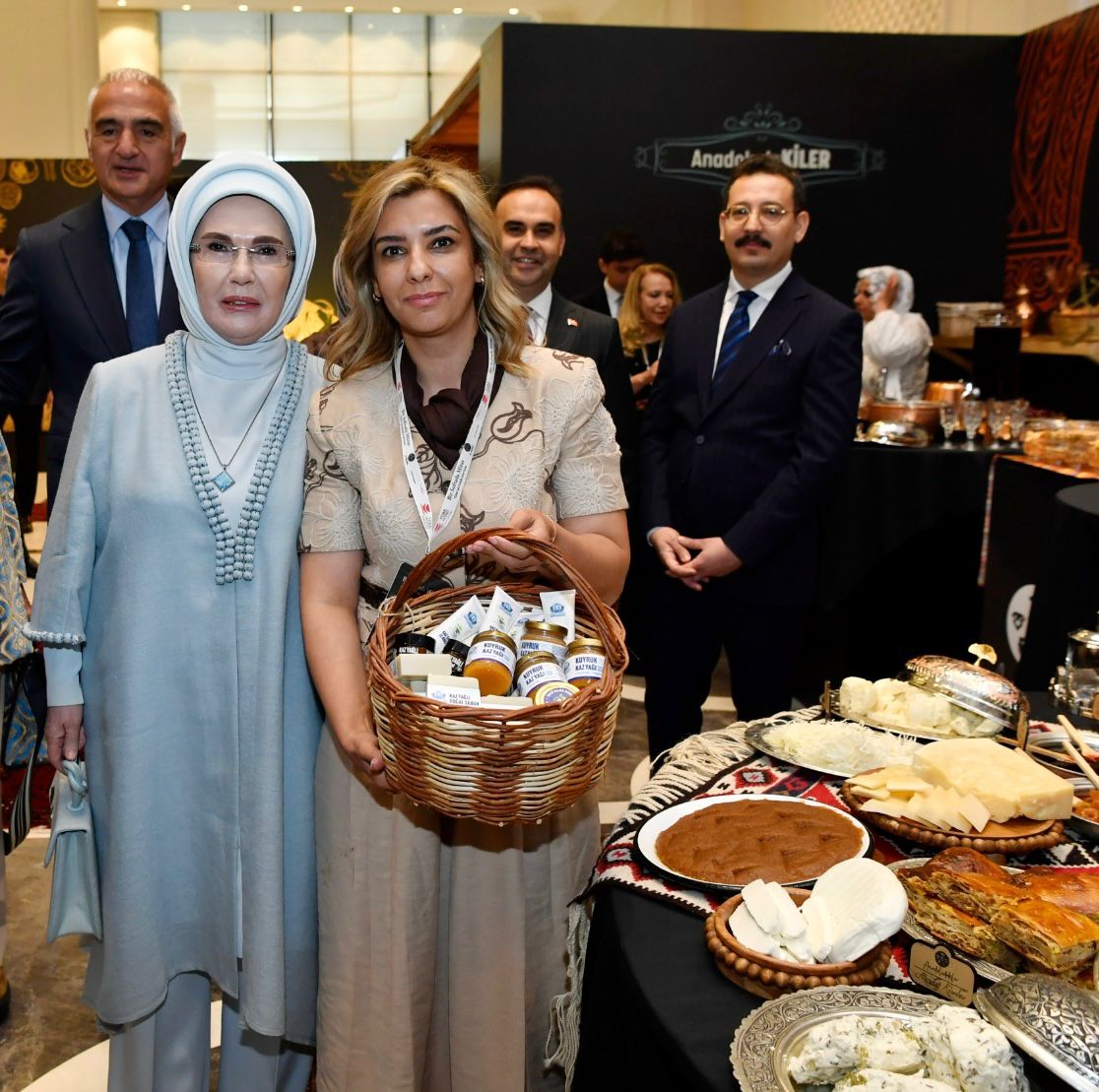 Emine Erdoğan’ın Himayelerinde Doğu Anadolu’nun 14 İli İstanbul’da Tek Sofrada Buluştu: Bölgeyi Karslı Girişimci Müge Kaya Temsil Etti