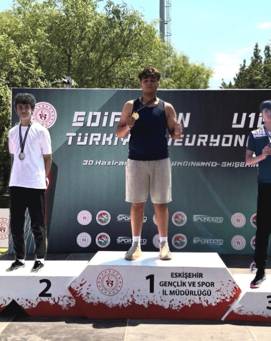 Erzincan Sporcusu Poyraz Aslan Cirit Atmada Türkiye Şampiyonu Oldu