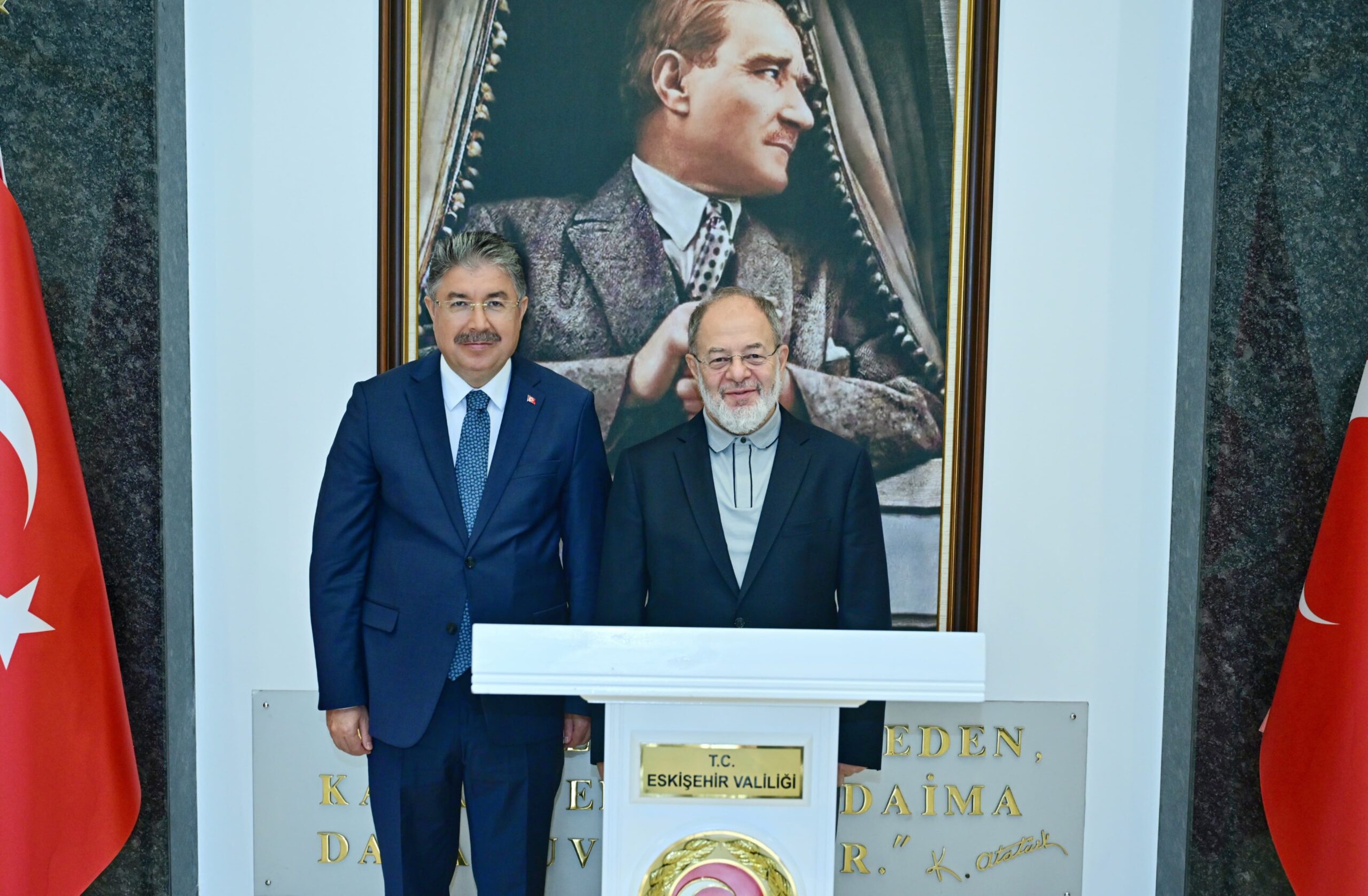 Eski Başbakan Yardımcısı Recep Akdağ Eskişehir Valiliği’ni Ziyaret Etti