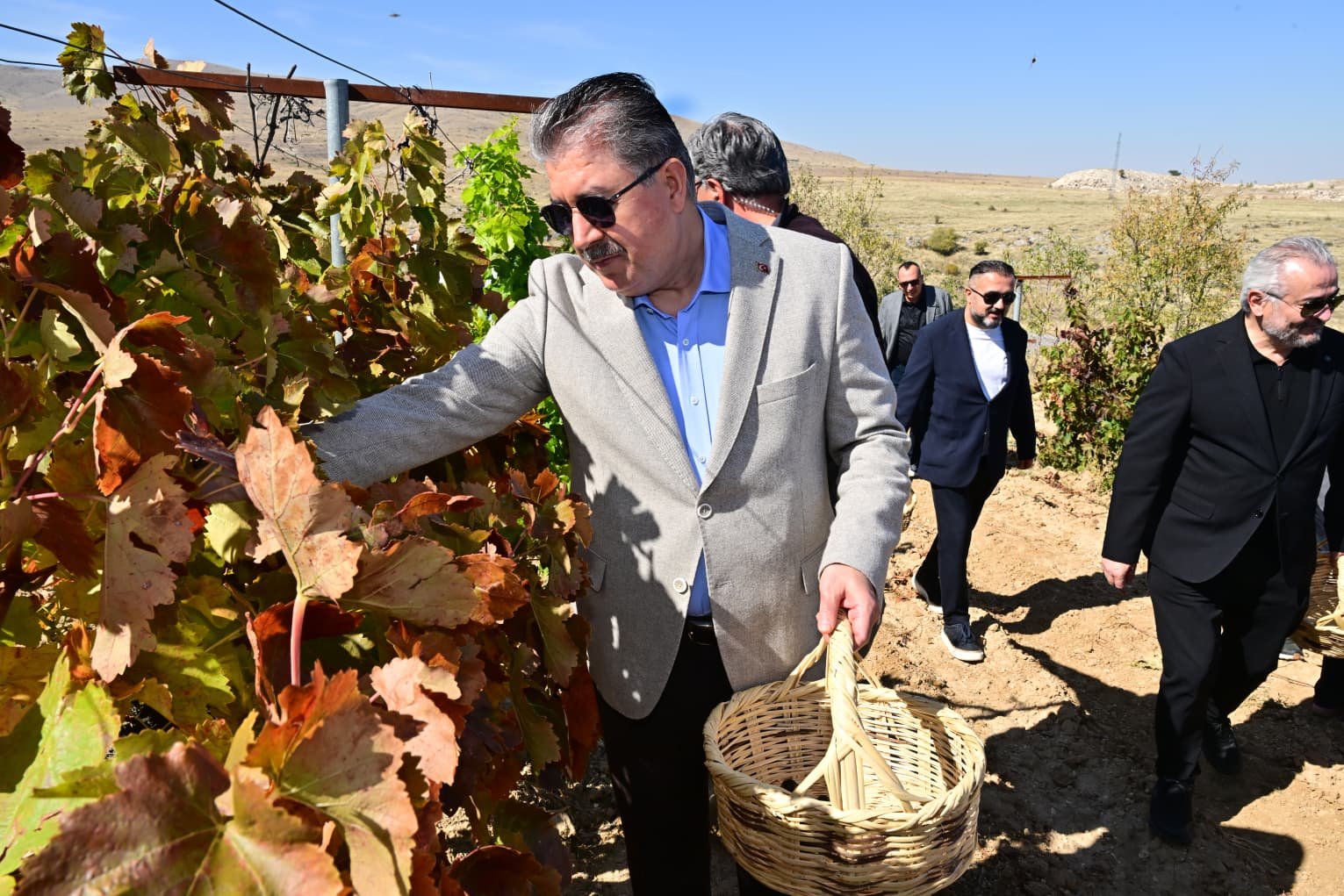 Eskişehir Günyüzü’nde Protokolün Katılımıyla Bağ Bozumu Yapıldı