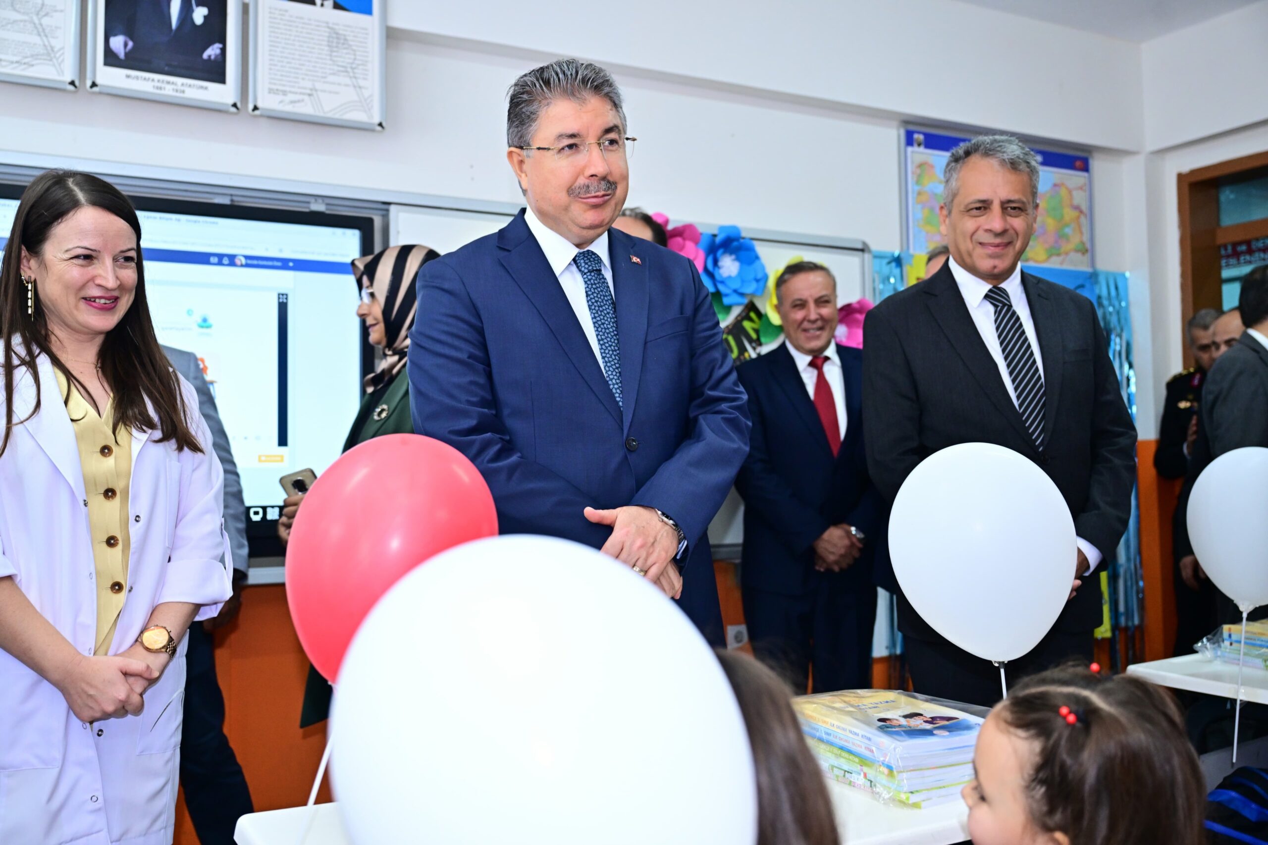 Eskişehir Valisi Yılmaz Osmangazi İlkokulu Öğrencileriyle Buluştu