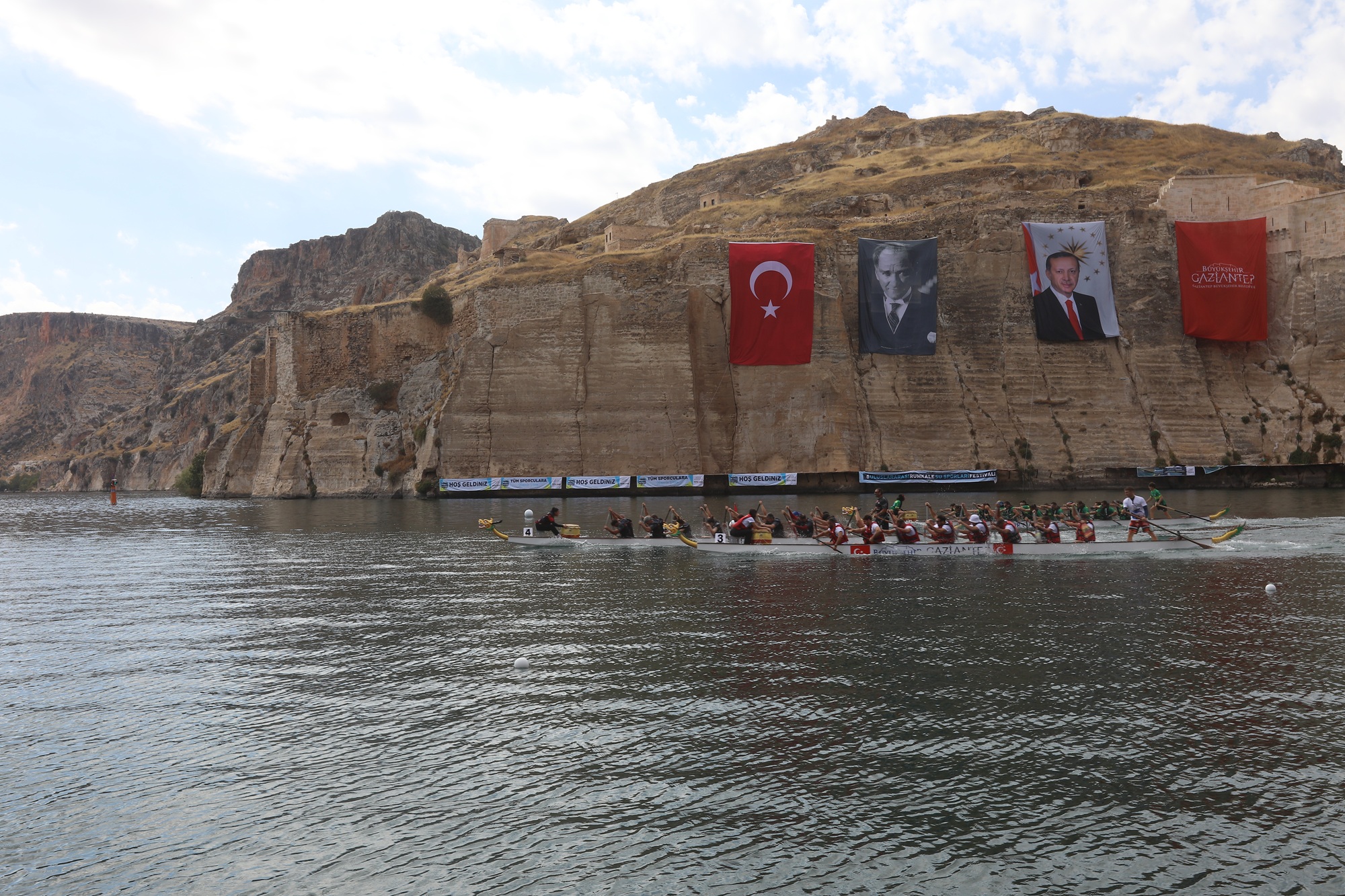 Firat’in İnci̇si̇ Rumkale’de Su Sporları Festi̇vali̇ Coşkusu