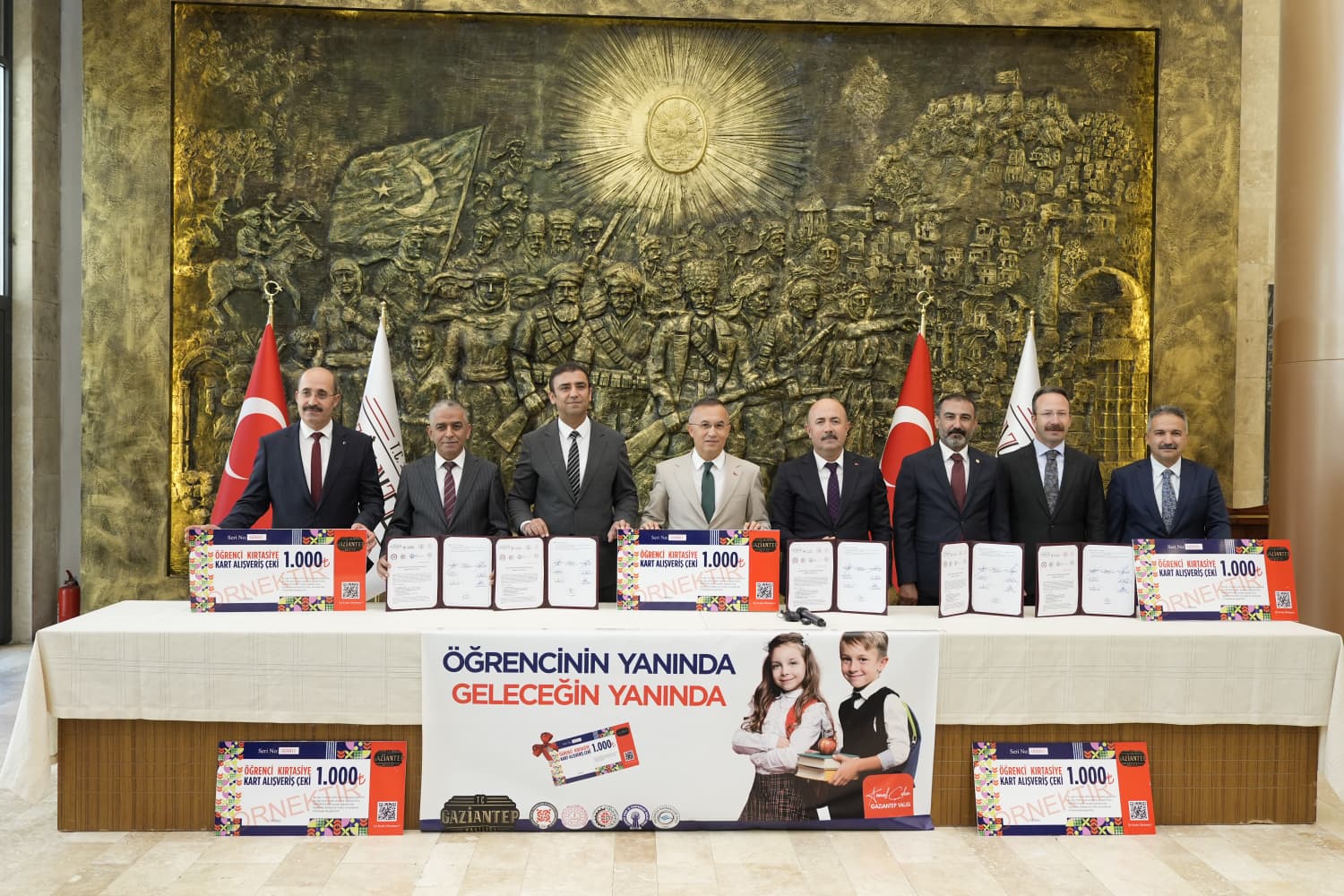 Gaziantep’te İhtiyaç Sahibi Öğrencilere Kırtasiye Desteği: “Öğrenci Kırtasiye Kart Projesi” Başladı