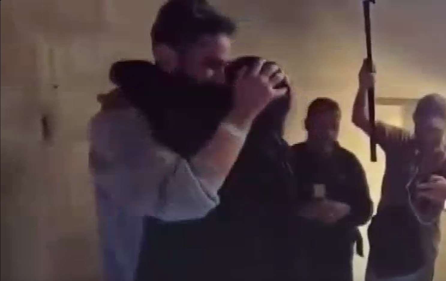 Gazze’de Serbest Bırakılan Filistinli Gazeteci Ailesiyle Buluştu