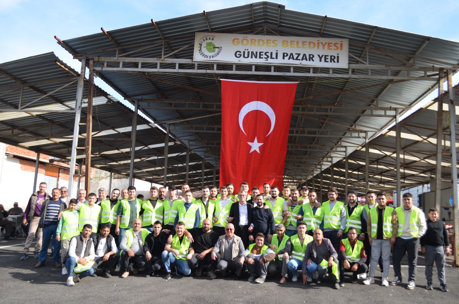 Geleneksel Gördes Güneşli̇ Hayrına Bi̇nlerce Ki̇şi̇ Katıldı