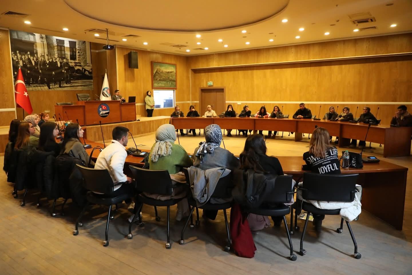 Gençler sordu, Kars Belediye Başkanı Prof. Dr. Ötüken Senger, yanıtladı