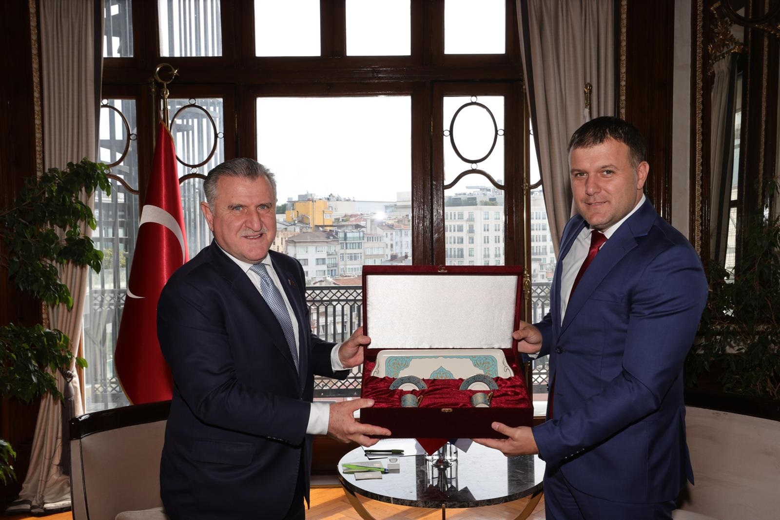 Gençlik ve Spor Bakanı Bak, Sırbistanlı Mevkidaşı Memiç İle Görüştü