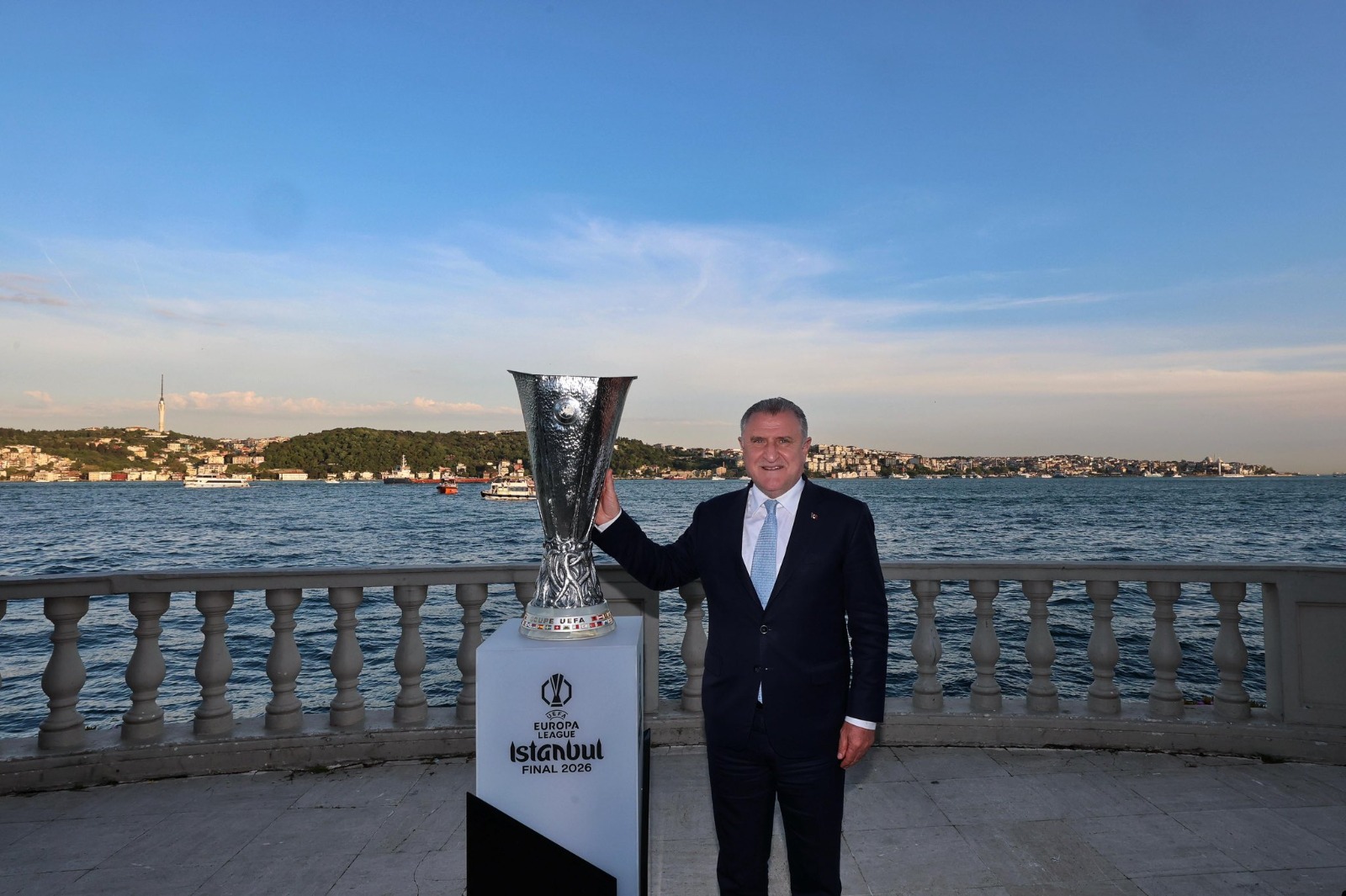 Gençlik ve Spor Bakanı Osman Aşkın Bak, UEFA Avrupa Ligi Finali Gala Yemeği’ne Katıldı
