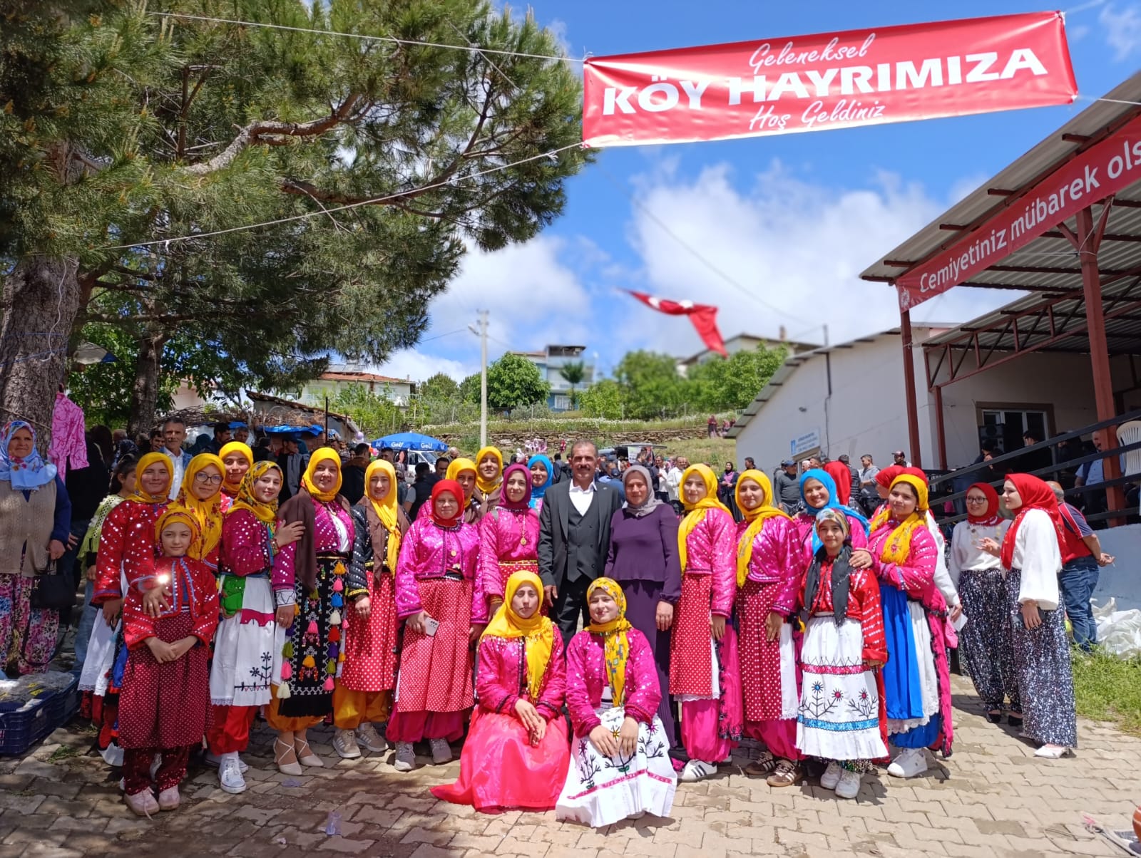 GÖRDES KÖSELER’DE GELENEKSEL KÖY HAYRI COŞKU DOLU GEÇTİ