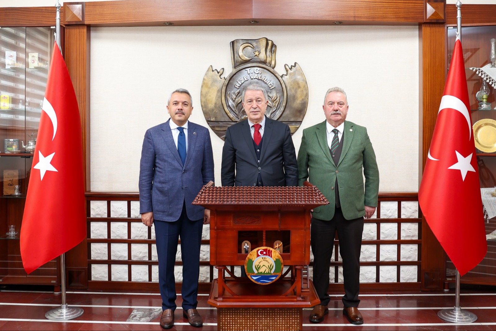 Hulusi Akar’dan Rize Valisi İhsan Selim Baydaş’a Ziyaret