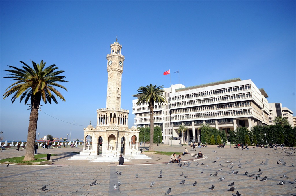 İzmir Büyükşehir Belediyesi’nde İşten Çıkarmalara Tepki