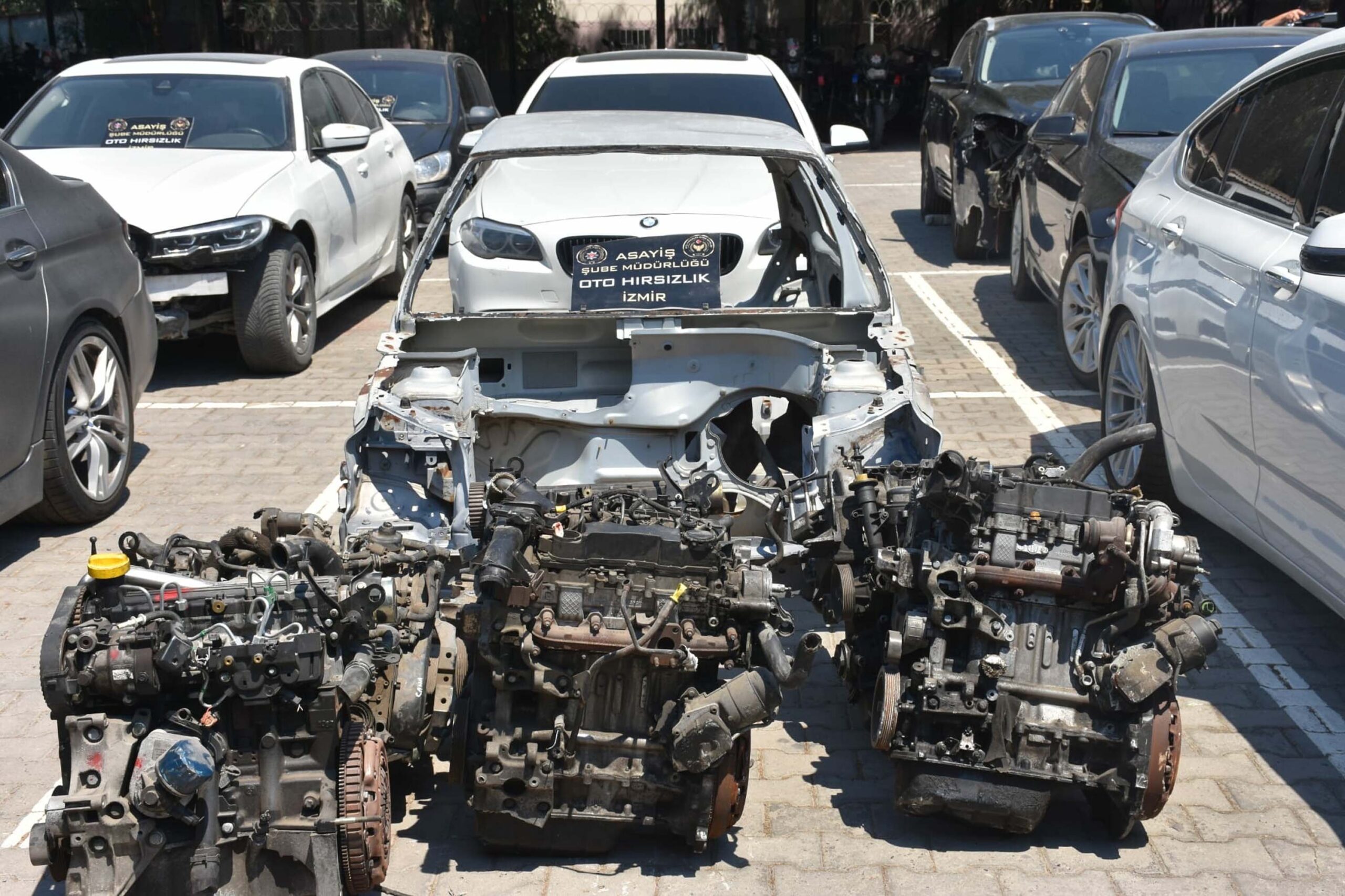 İzmir Merkezli 6 İlde Büyük Oto Change Operasyonu: 8 Şüpheli Gözaltında