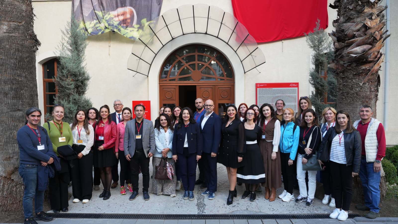 İzmir Öğretmen Akademileri Kapsamında “Felsefe ve Düşünce Akademisi” Gerçekleştirildi