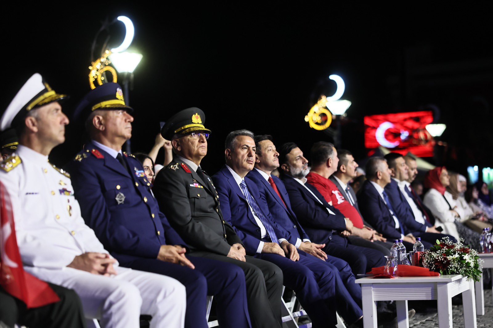 İzmir Valisi Dr. Süleyman Elban’dan 15 Temmuz Mesajı: Bu Millet Diz Çökmeyecek