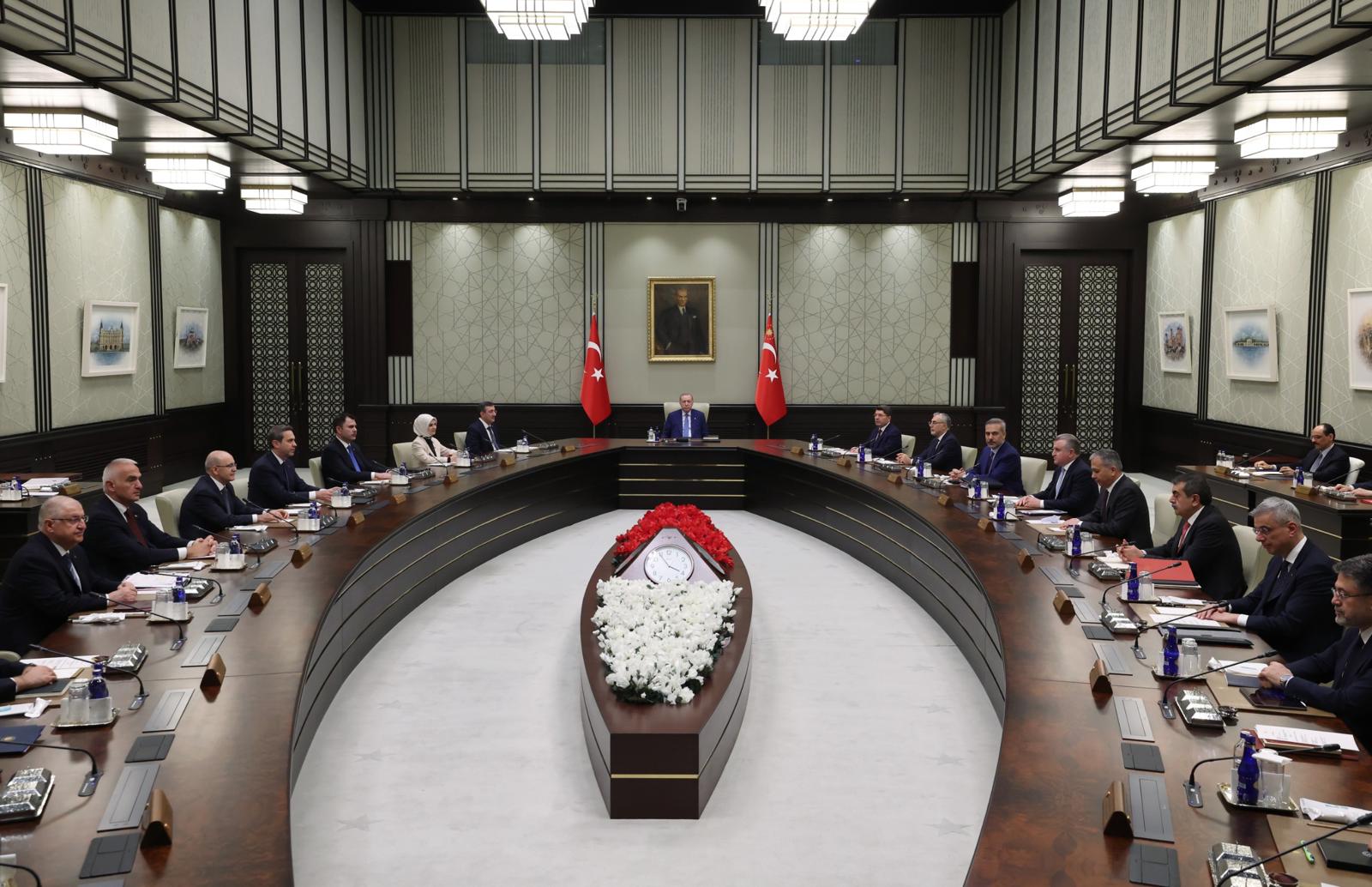 Kabine Üyelerinden Yeni Bakanlara Tebrik Mesajları