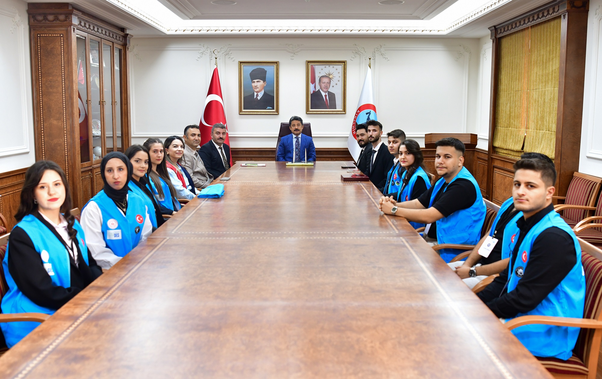 Kamu Yönetimi Siyaset Bilimi Topluluğu Öğrencilerinden Vali Demiryürek’e Ziyaret