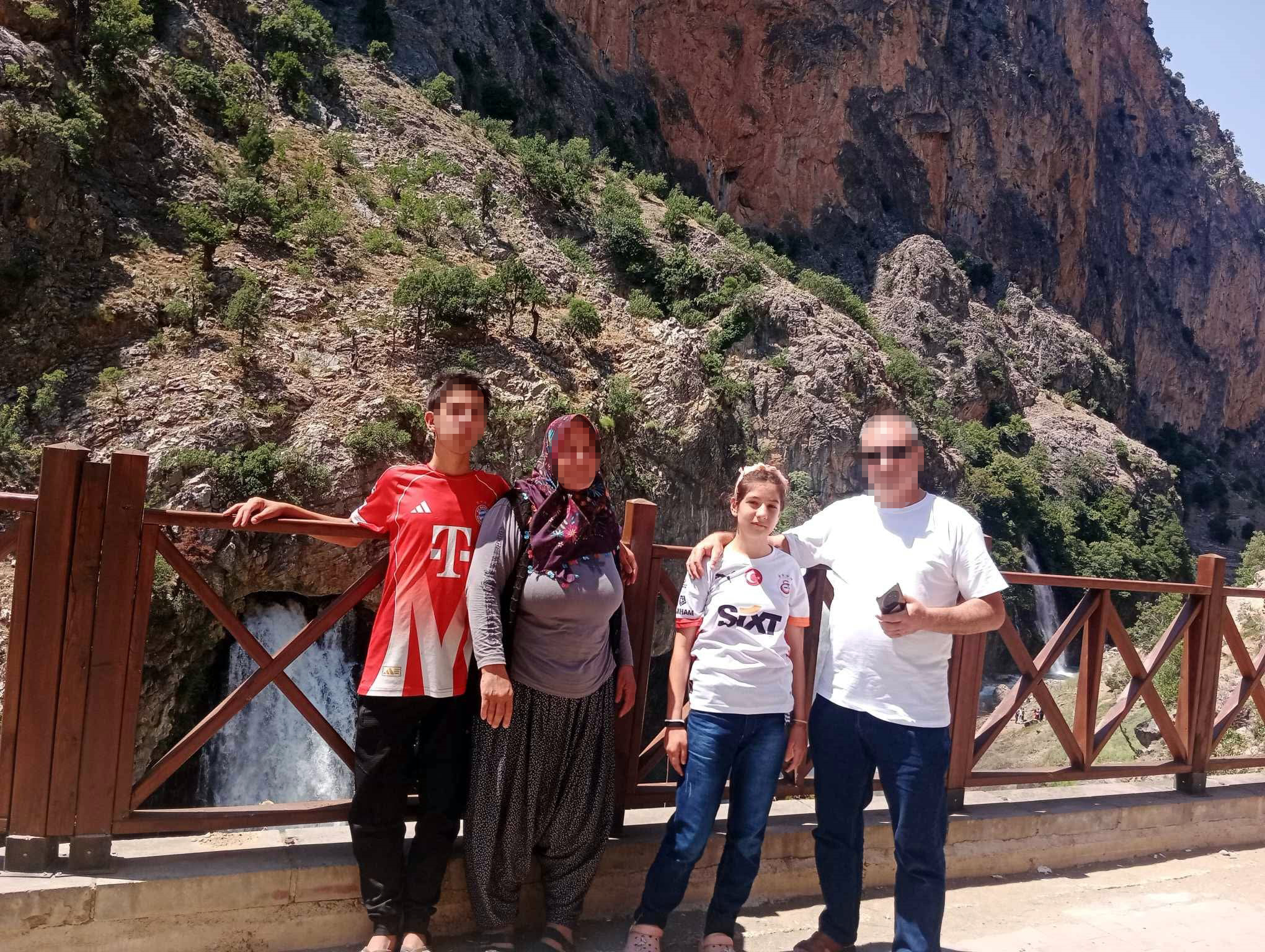 Kapuzbaşı Şelalesi’nde Dereye Düşerek Hayatını Kaybeden Ela Nur’dan Geriye Piknik Fotoğrafı Kaldı