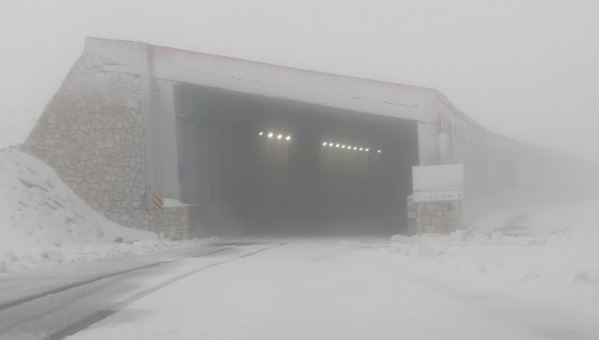 Karabet Geçidi’ne Mevsimin İlk Karı Düştü