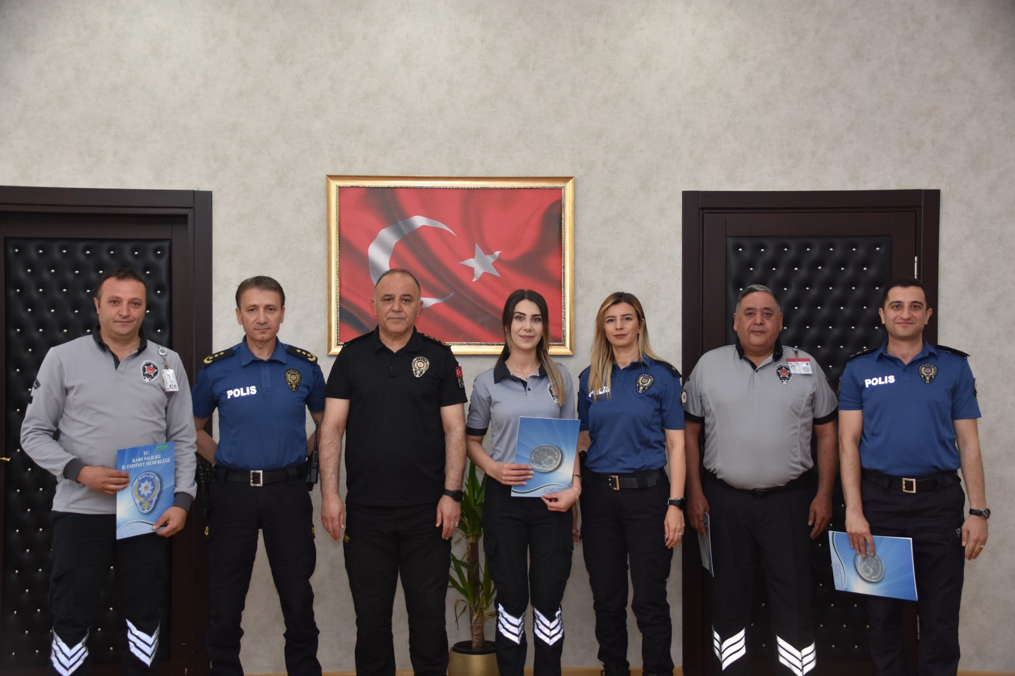 Kars İl Emniyet Müdürü Özel Güvenlik Haftasında Başarılı Personeli Ödüllendirdi
