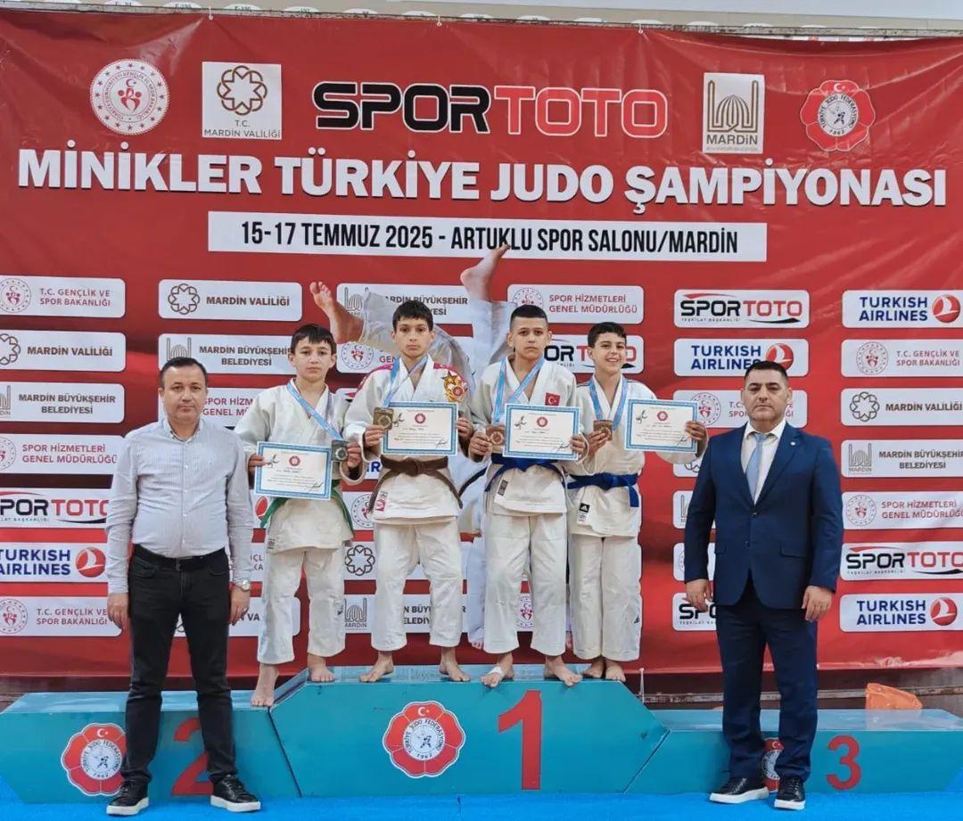 Kars, sporda yükselmeye devam ediyor! Türkiye İkinciliği Kars’a Geldi!