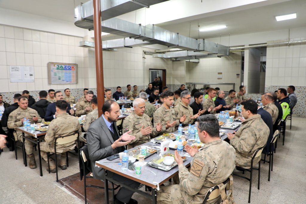 Kars Valisi Ziya Polat Jandarma Personeliyle İftarda Buluştu