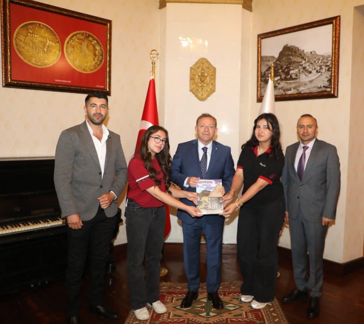 Kars Valisi Ziya Polat’tan Gençlere Destek: “Okul Dergisi Takdim Edildi”
