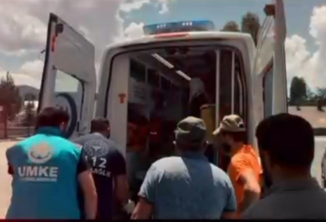 Kars’ın Sarıkamış İlçesinde Tarlada Yaralanan Çiftçiye 112 Acil İmdadına Yetişdi