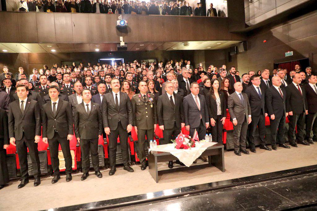 Kars’ta 10 Kasım Atatürk’ü Anma Günü’nde sirenler çaldı hayat durdu