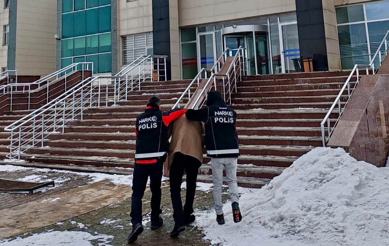 Kars’ta 6 Kilogramdan Fazla Bonzai Üretilebilecek Ham Madde Ele Geçirildi