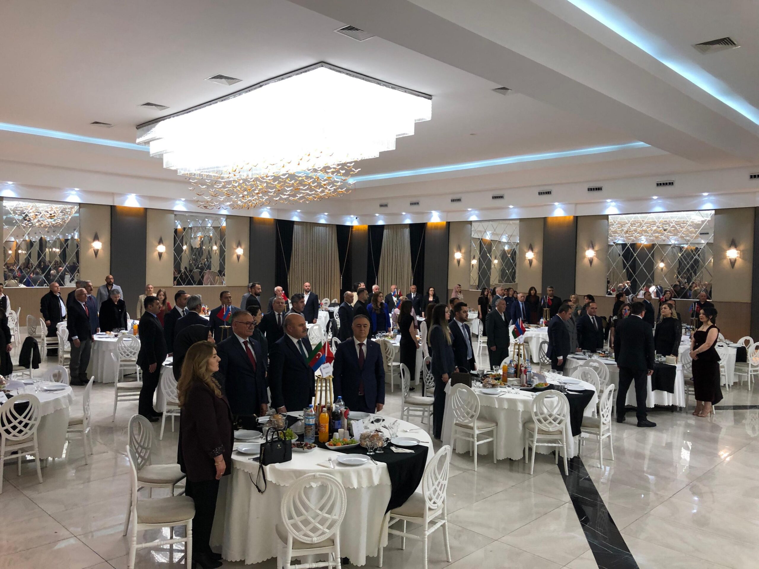 Kars’ta Azerbaycan Bağımsızlık Günü Coşkuyla Kutlandı